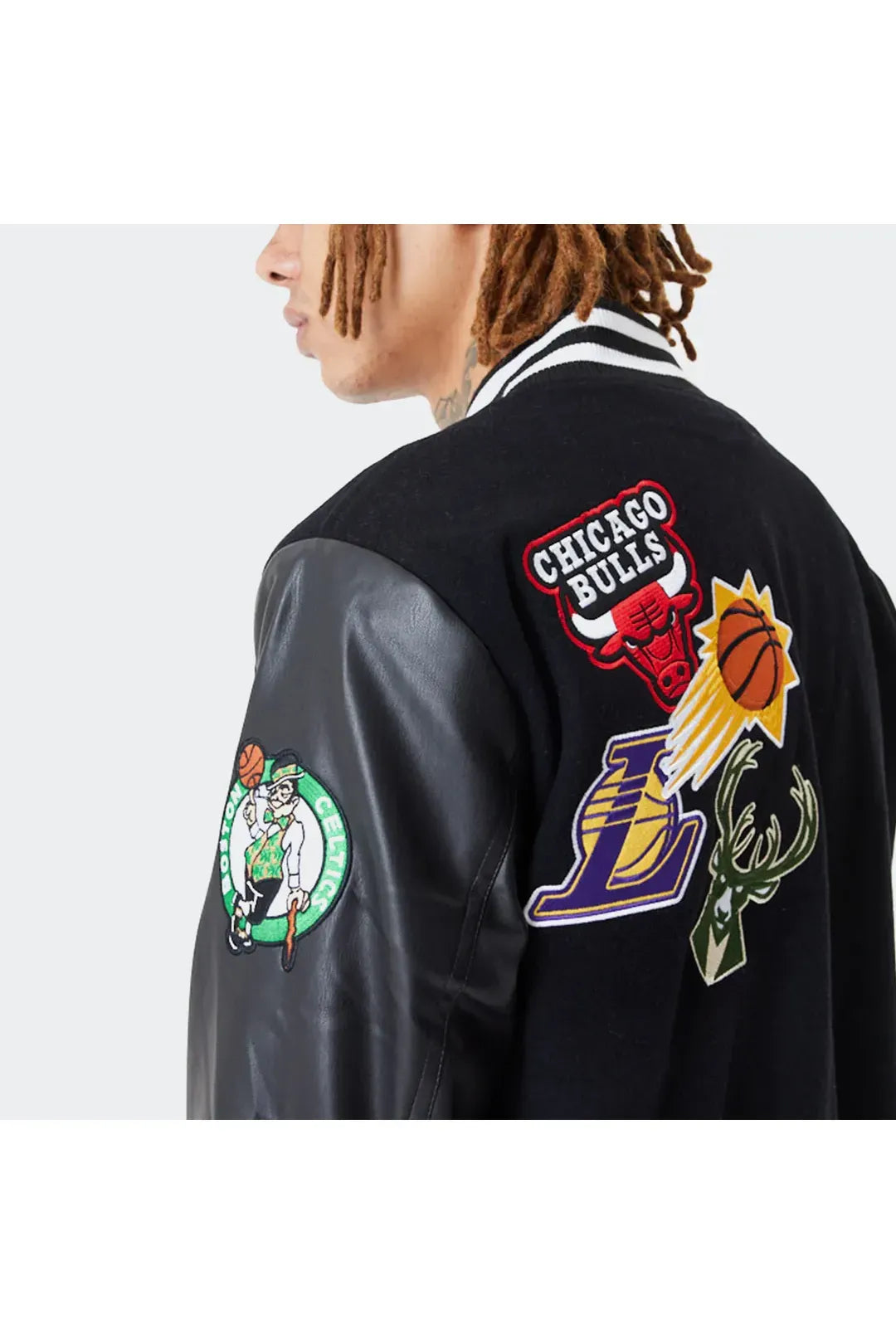 NBA BADGE VARSITY JACKET
New era - Butterfly Sneakers