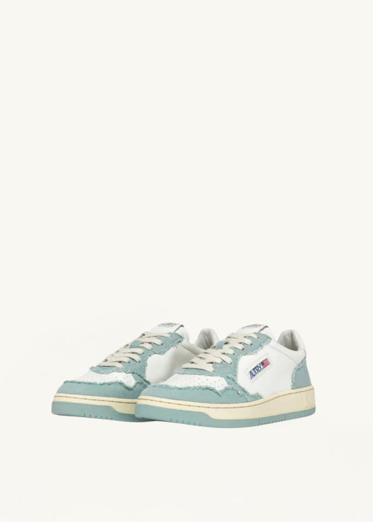 WHITE & LIGHT BLUE סניקרס