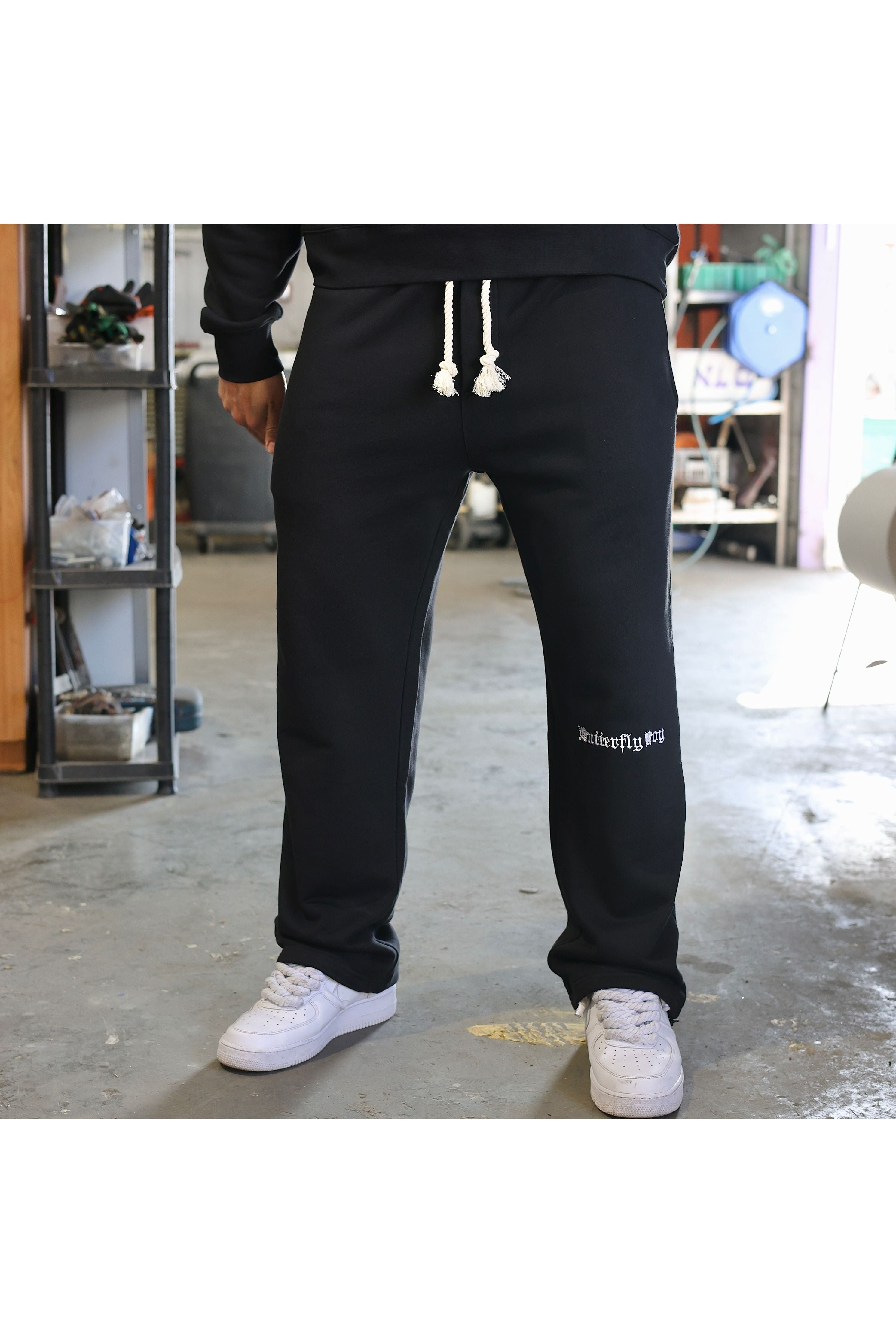 מכנסיים OS BUTTERFLY BLK עם רקמה - Butterfly Sneakers