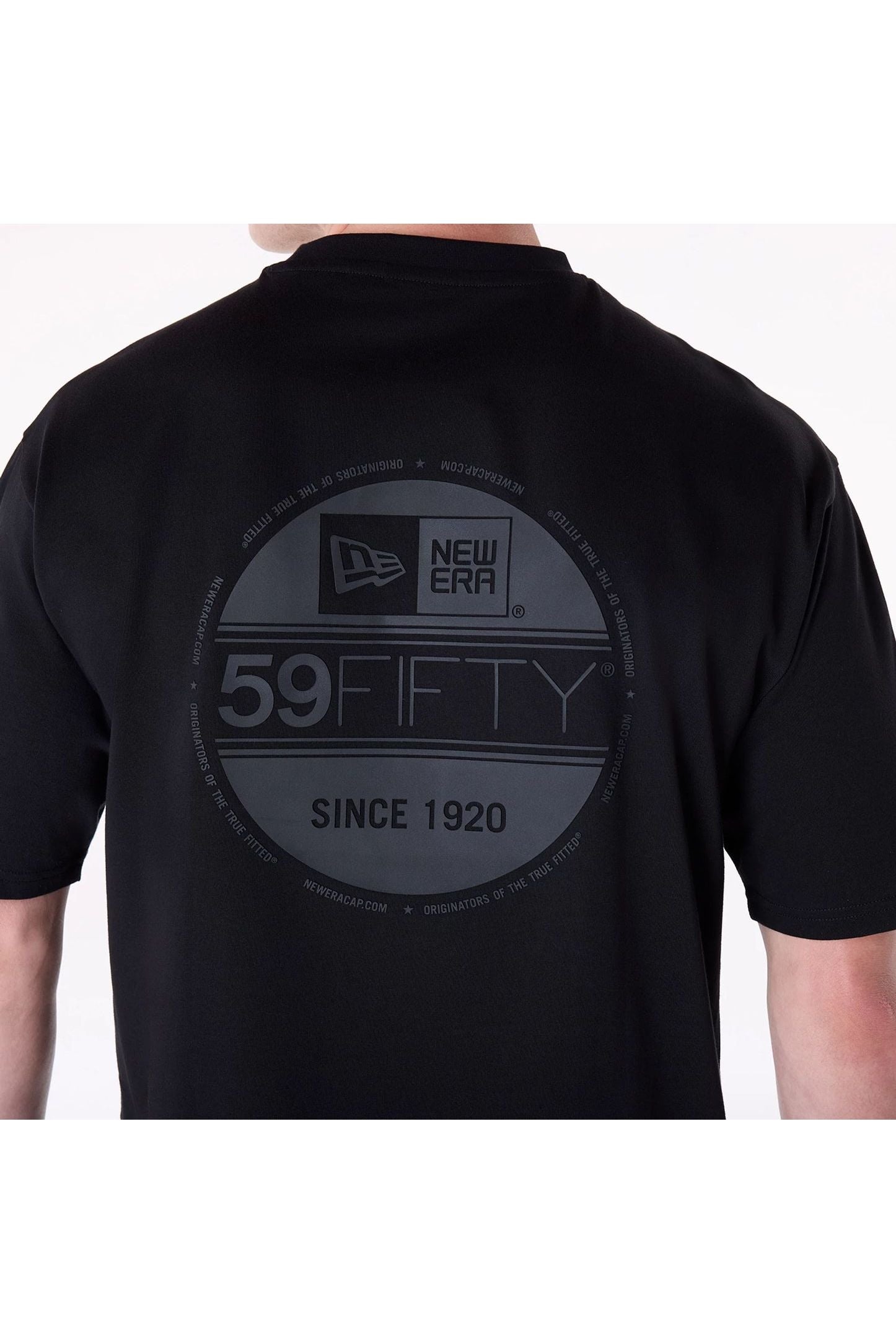 Black OS חולצת טי שרט שרוול קצר - Butterfly Sneakers