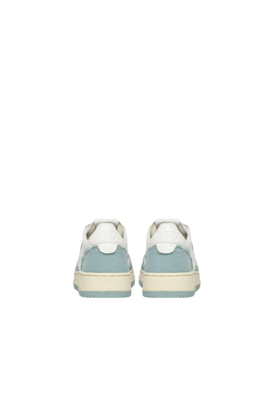 WHITE & LIGHT BLUE סניקרס - Butterfly Sneakers