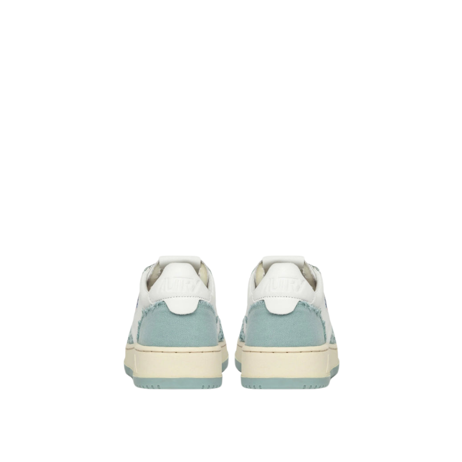 WHITE & LIGHT BLUE סניקרס