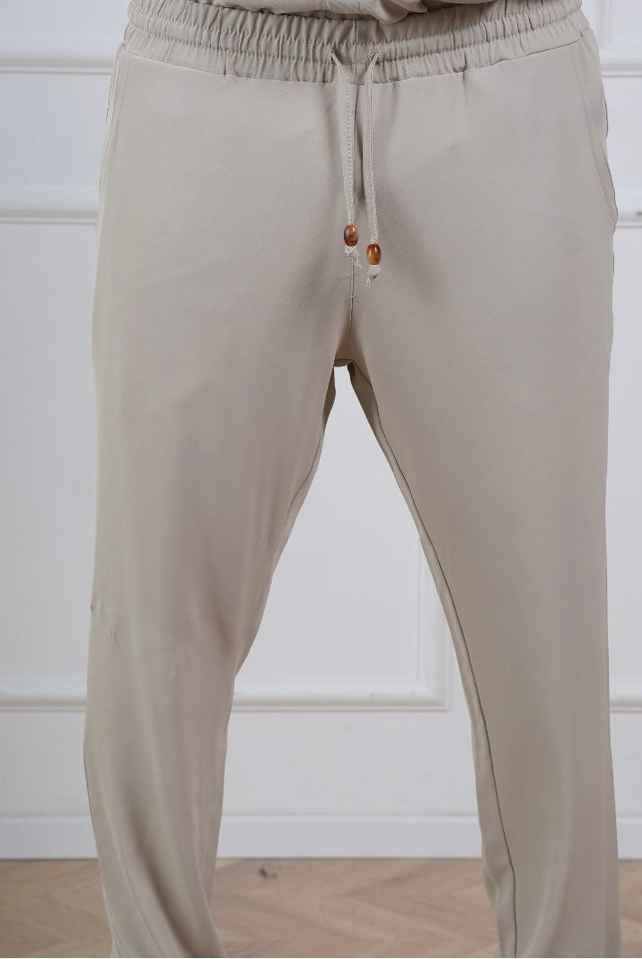 Elegant New York Pants - Beige - Butterfly Sneakers