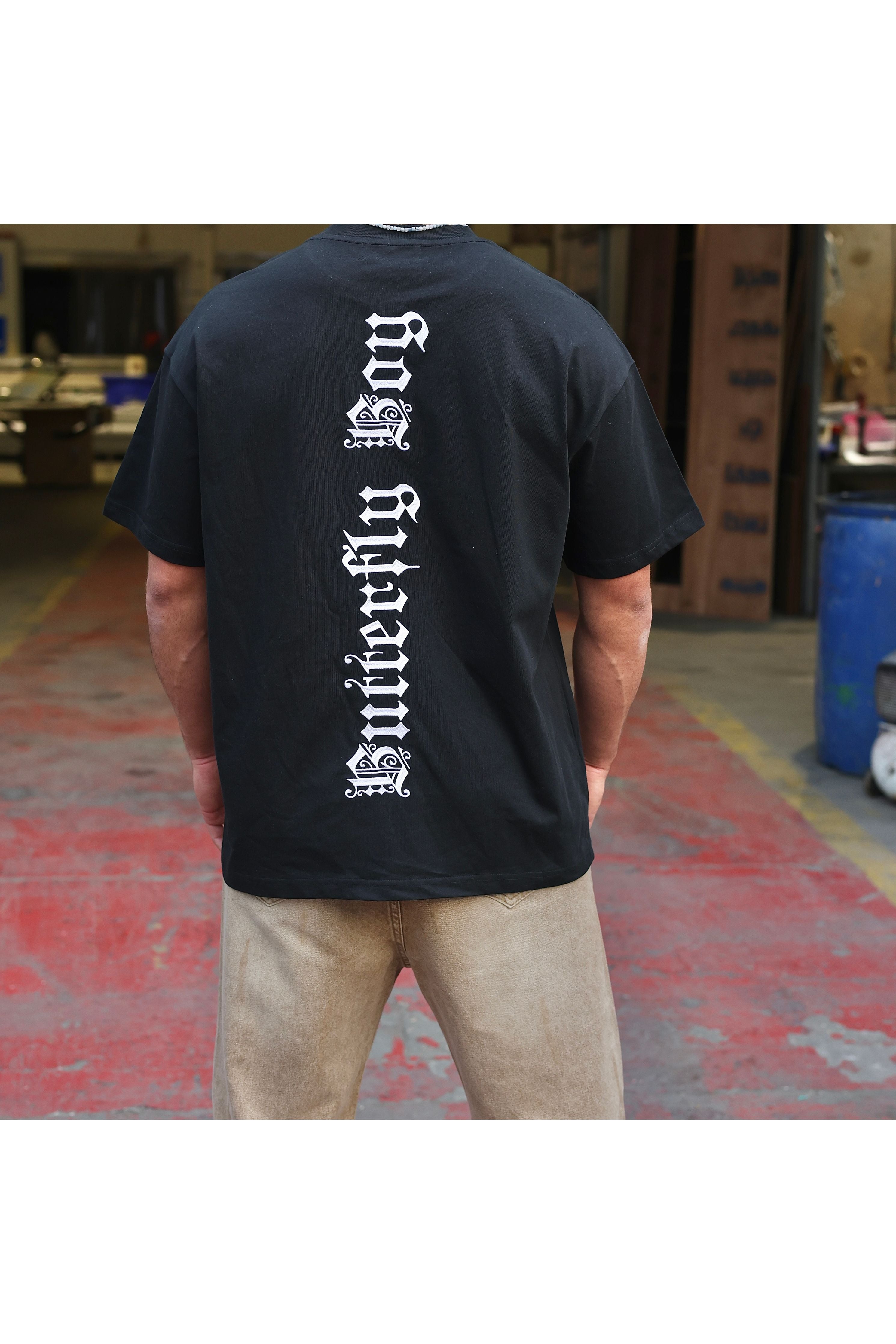 חולצה טי שרט שרוול קצר OS שחורה - Butterfly Sneakers