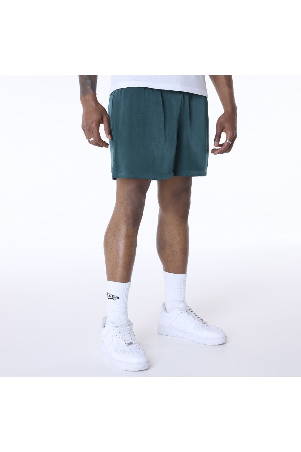 NE GREEN מכנסיים קצרים - Butterfly Sneakers