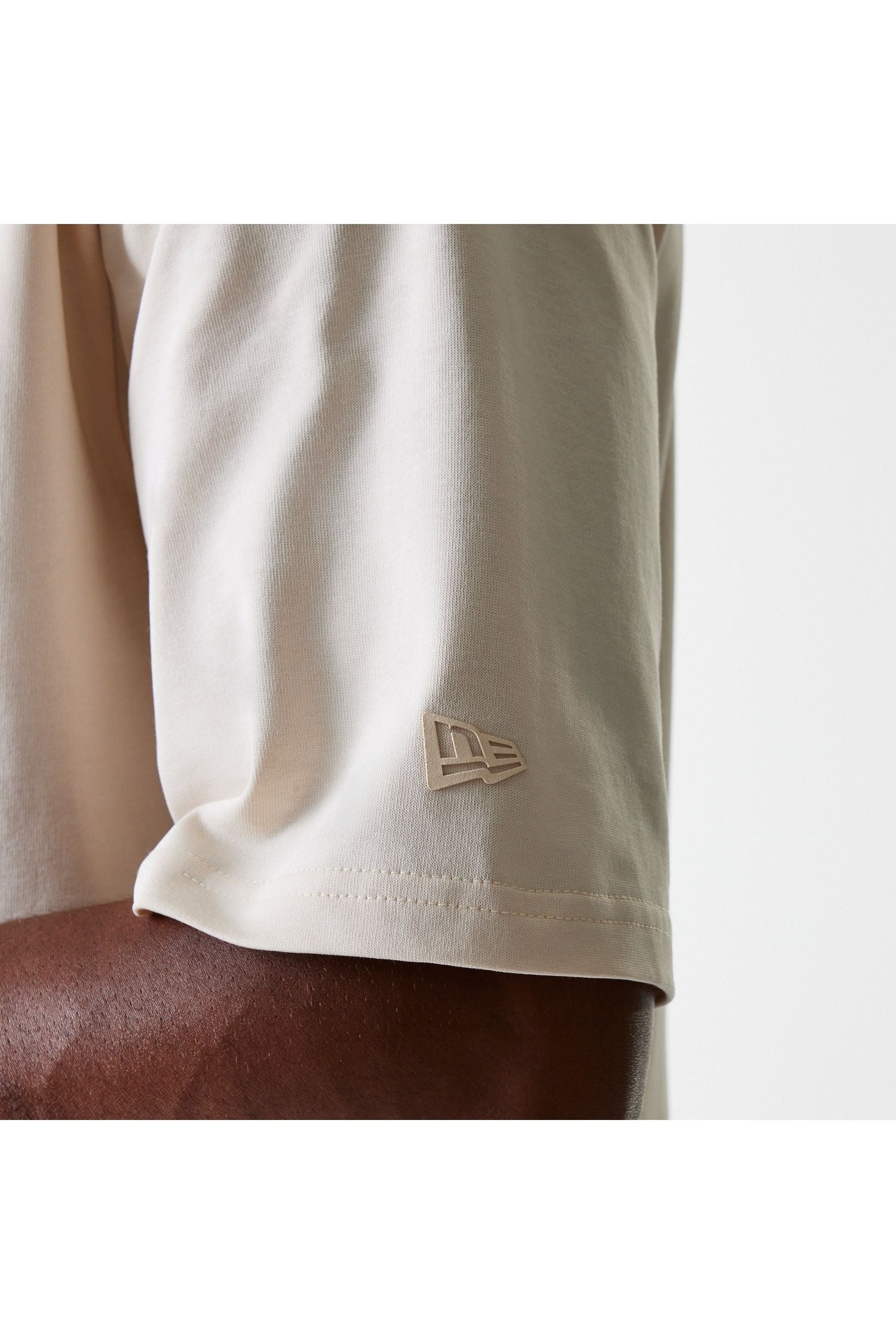 TECH TEE LTC חולצת טי שירט שרוול קצר - Butterfly Sneakers