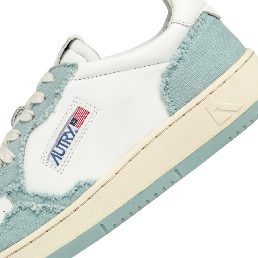 WHITE & LIGHT BLUE סניקרס
