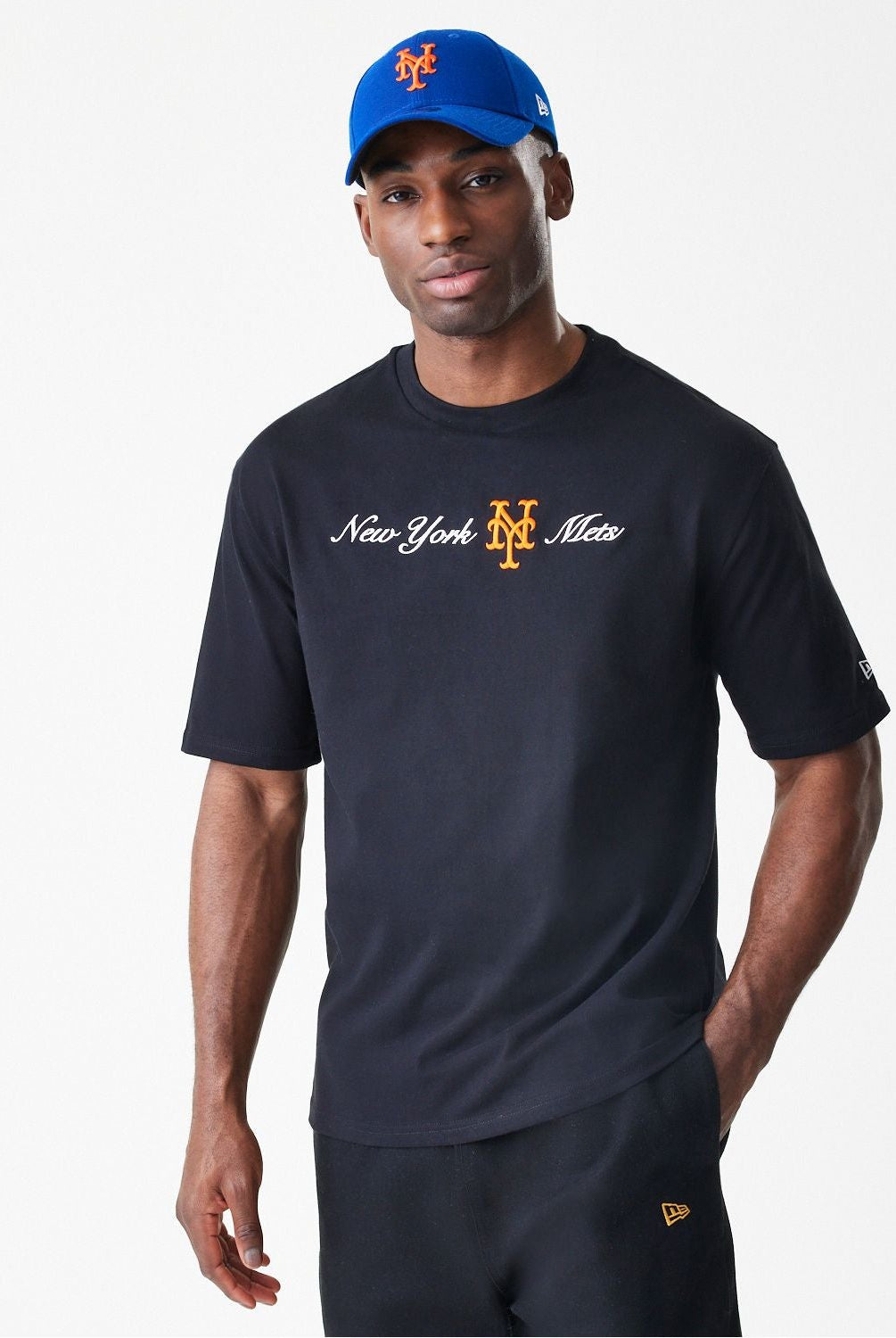 NE FLORAL OS TEE NEWERA BLK - Butterfly Sneakers