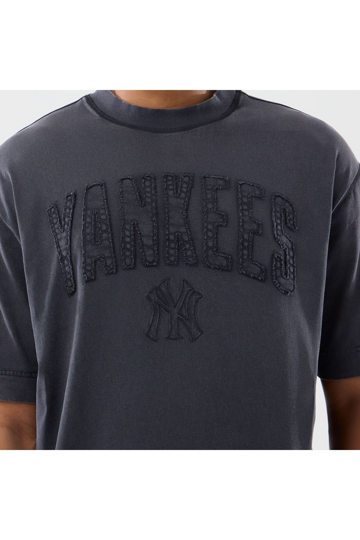 MLB WASHED BOXY TEE NEYYAN חולצת טי שרט בוקסי שרוול קצר - Butterfly Sneakers
