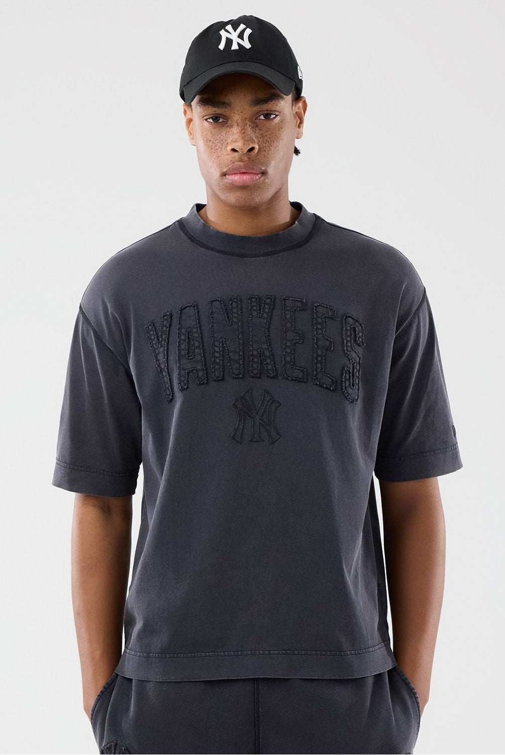 MLB WASHED BOXY TEE NEYYAN חולצת טי שרט בוקסי שרוול קצר - Butterfly Sneakers