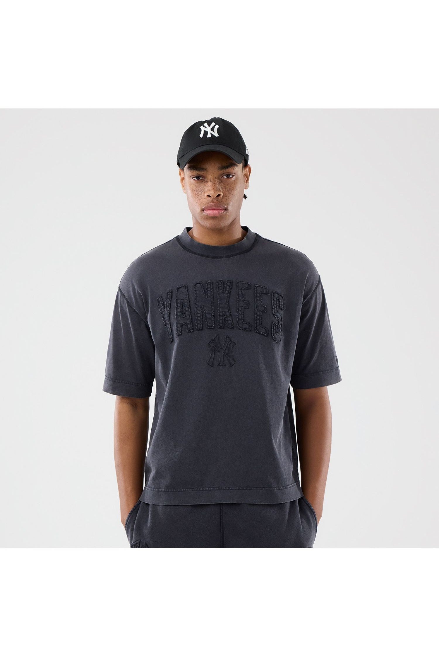 MLB WASHED BOXY TEE NEYYAN חולצת טי שרט בוקסי שרוול קצר - Butterfly Sneakers