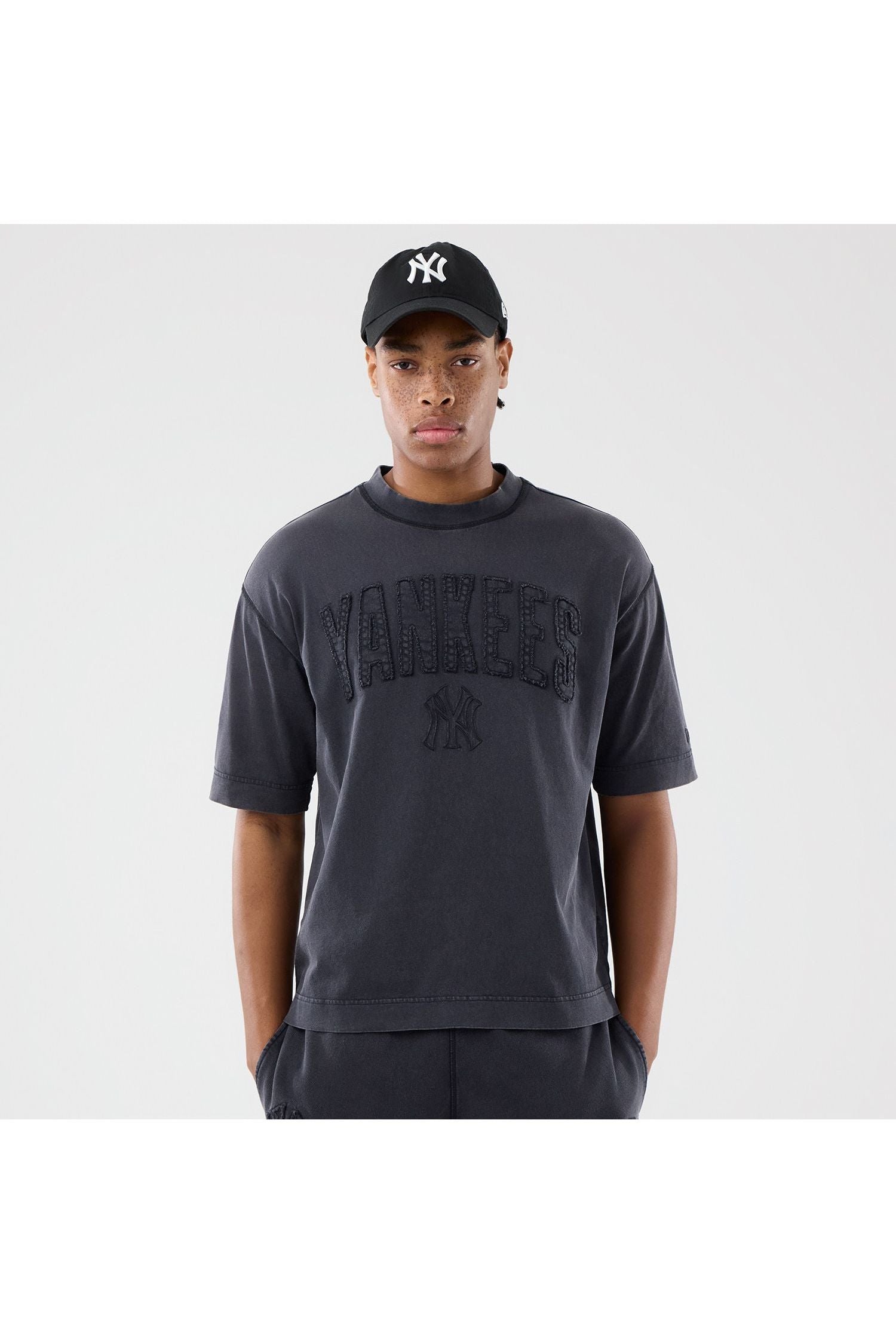 MLB WASHED BOXY TEE NEYYAN חולצת טי שרט בוקסי שרוול קצר - Butterfly Sneakers