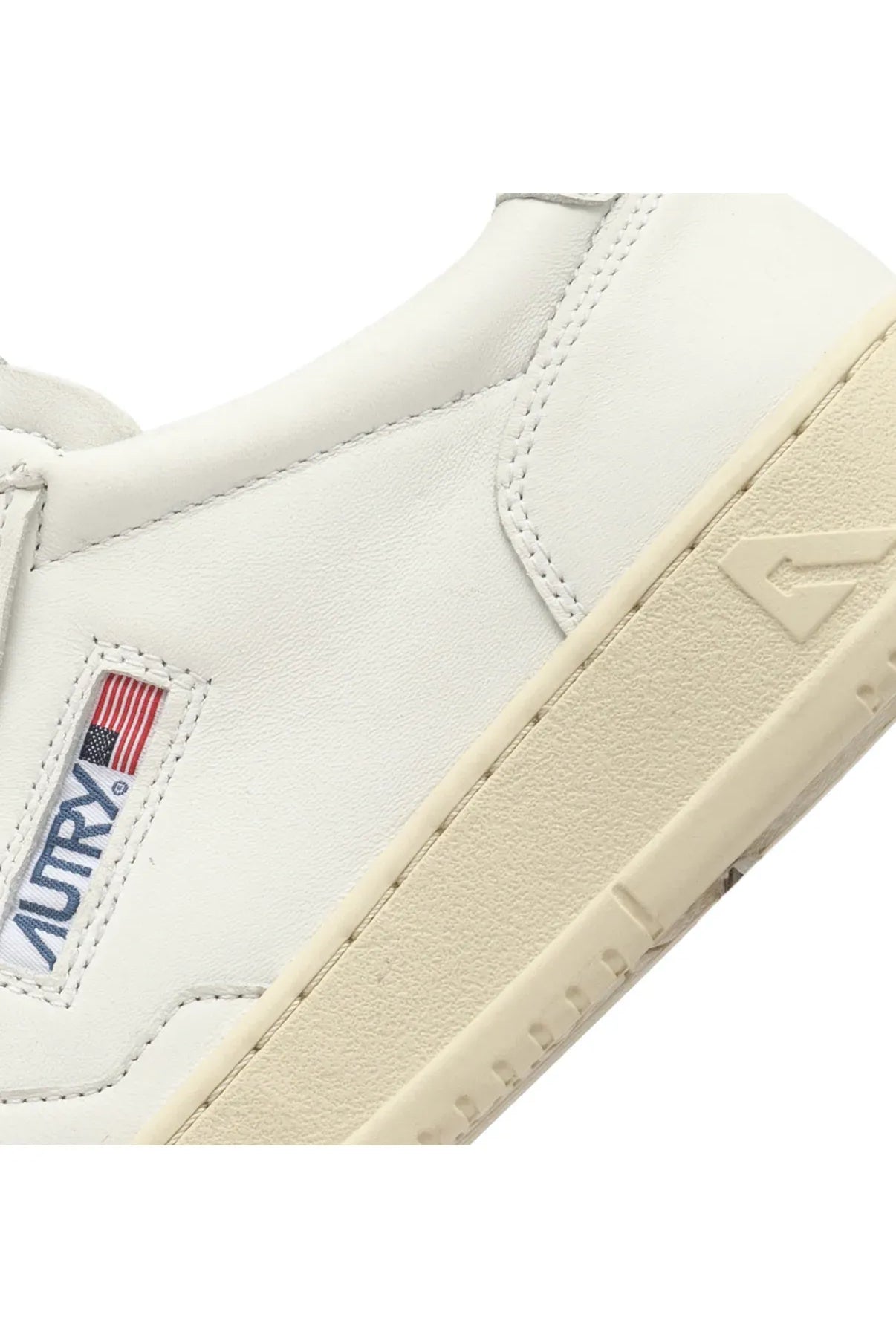 MEDALIST LOW SNEAKERS IN SUPER-SOFT WHITE NAPPA - Butterfly Sneakers