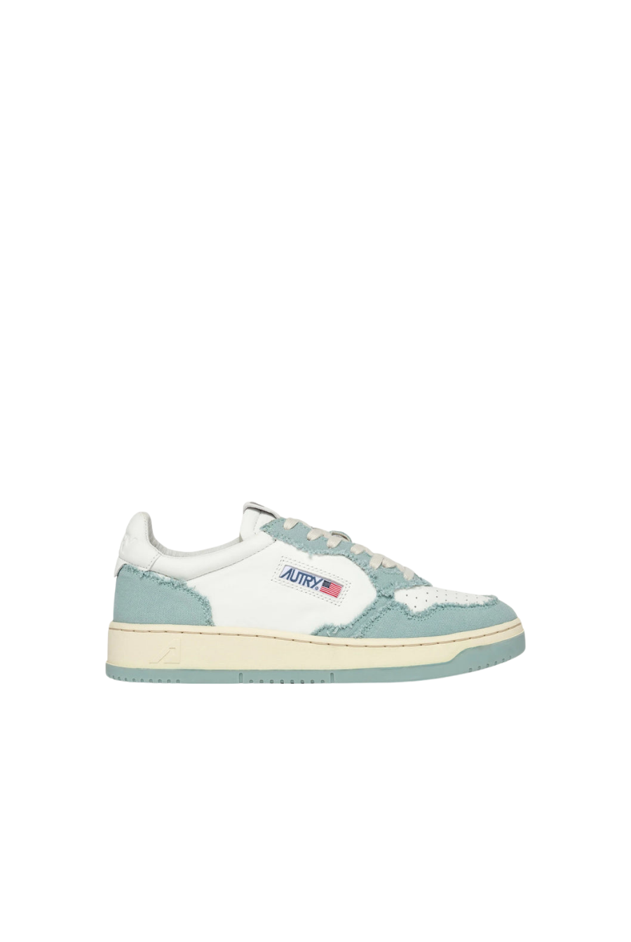 WHITE & LIGHT BLUE סניקרס - Butterfly Sneakers