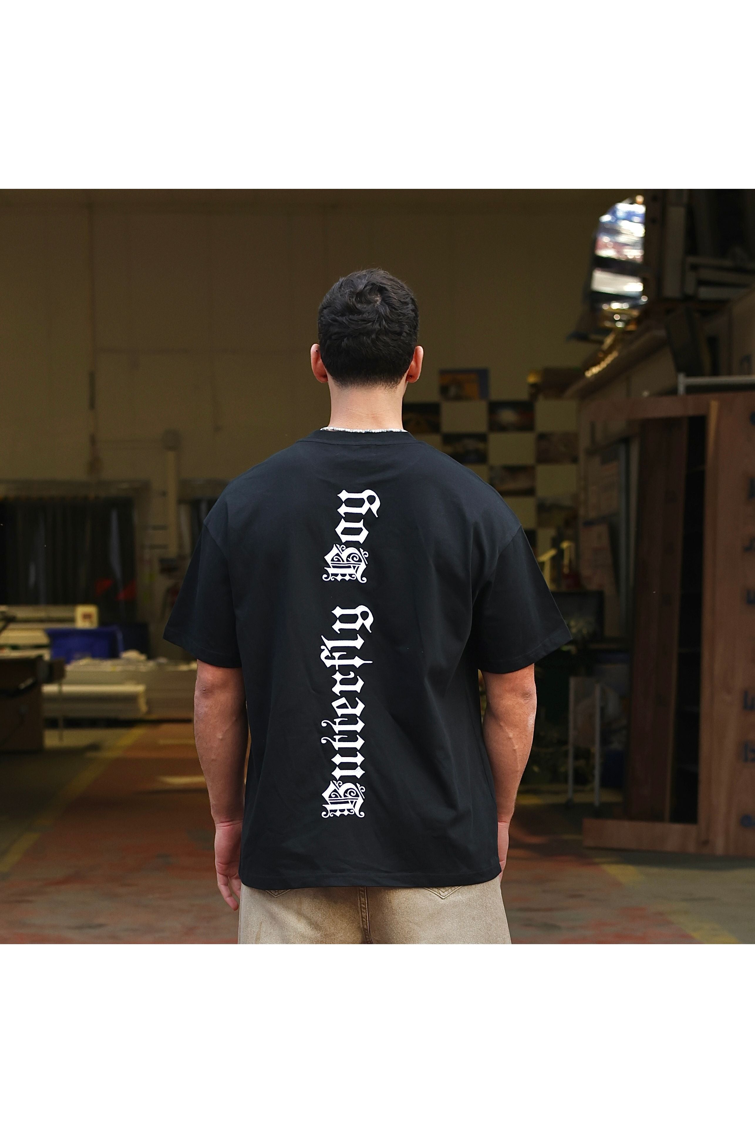 חולצה טי שרט שרוול קצר OS שחורה - Butterfly Sneakers