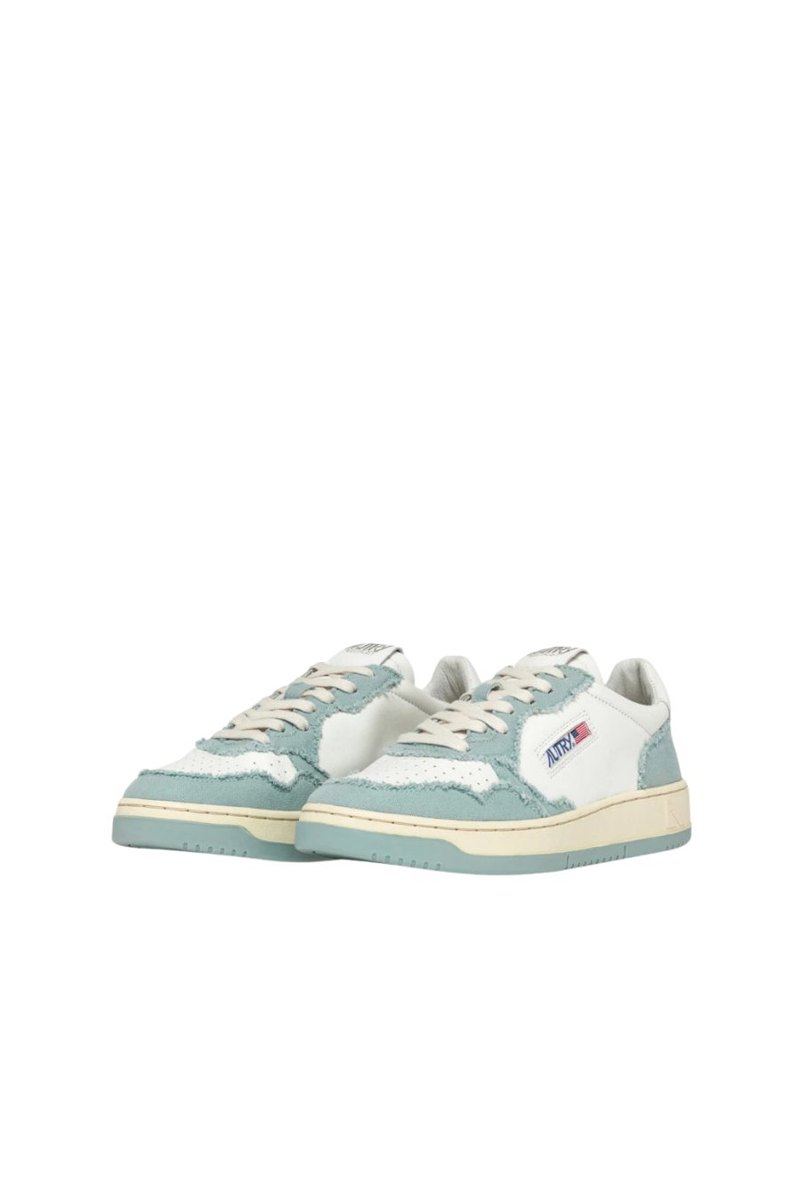 WHITE & LIGHT BLUE סניקרס - Butterfly Sneakers