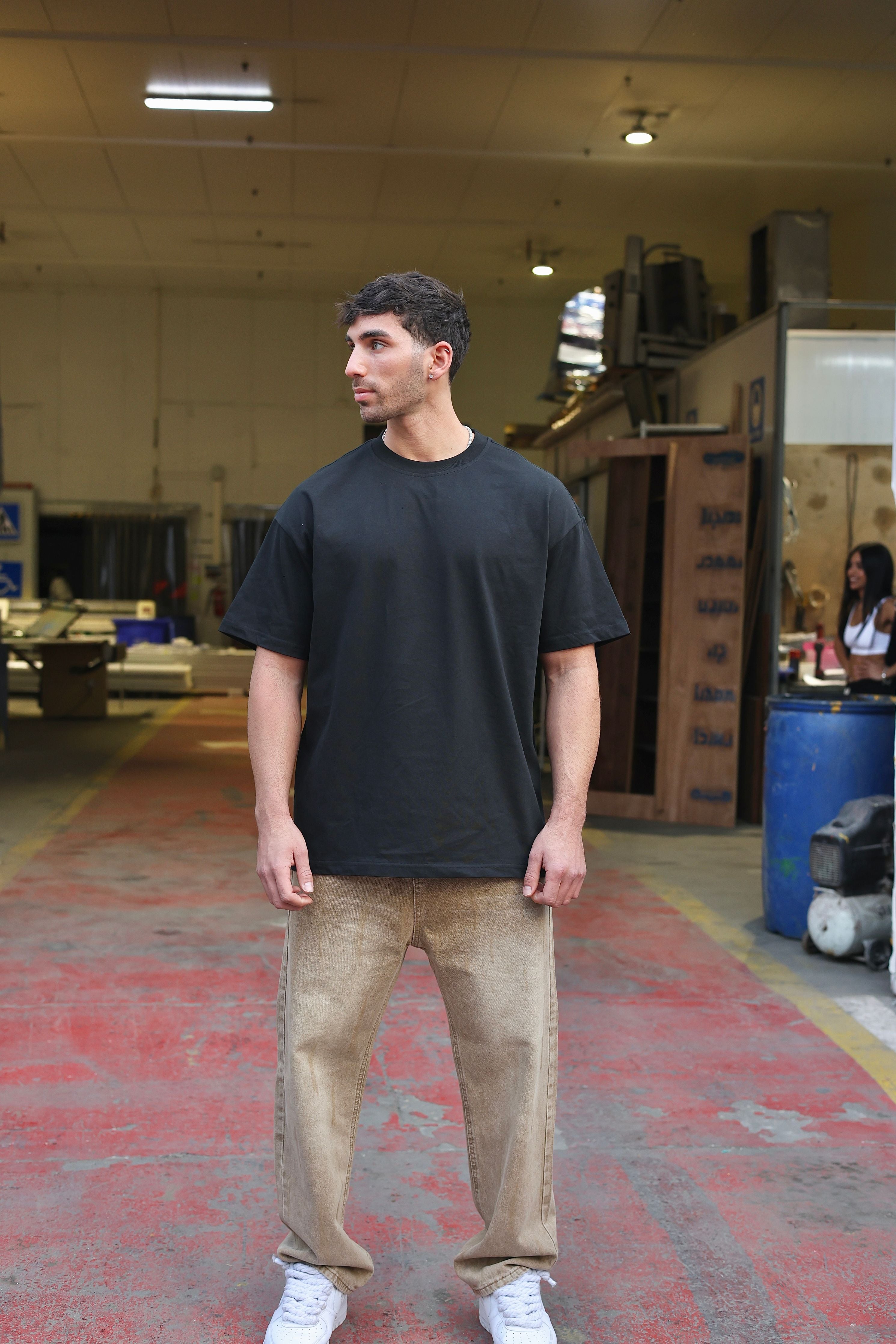 חולצה טי שרט שרוול קצר OS שחורה - Butterfly Sneakers