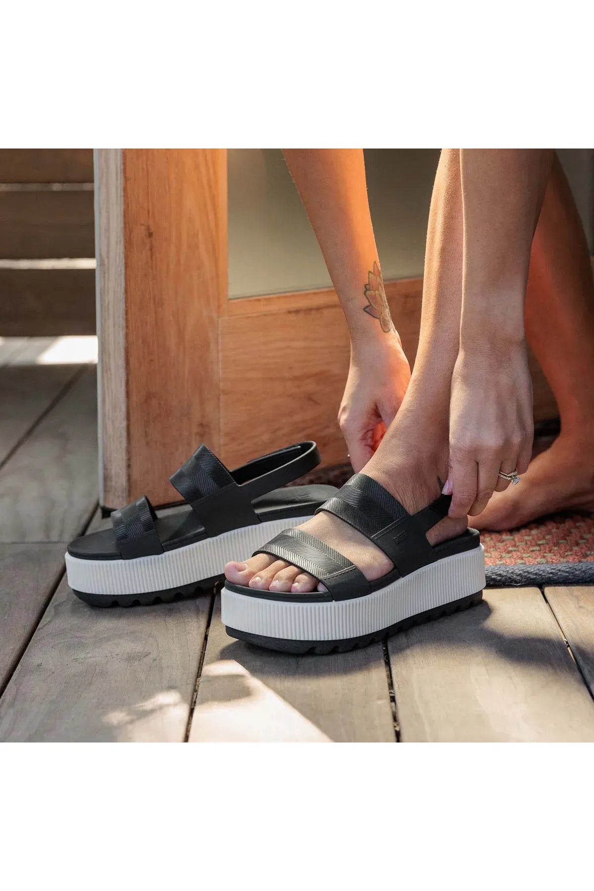 REEF BLACK VINTAGE סנדלי ריף לנשים - Butterfly Sneakers