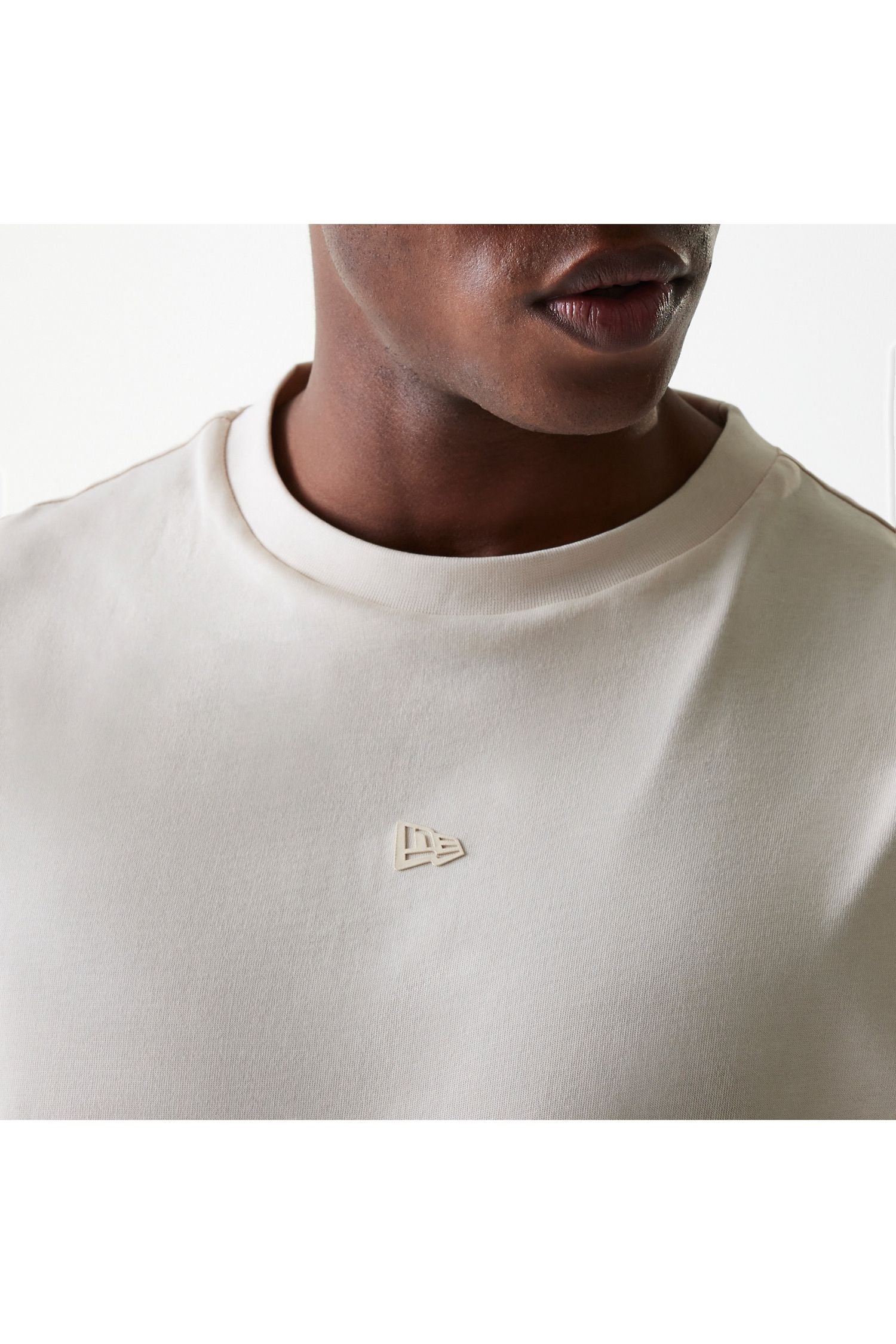 TECH TEE LTC חולצת טי שירט שרוול קצר - Butterfly Sneakers