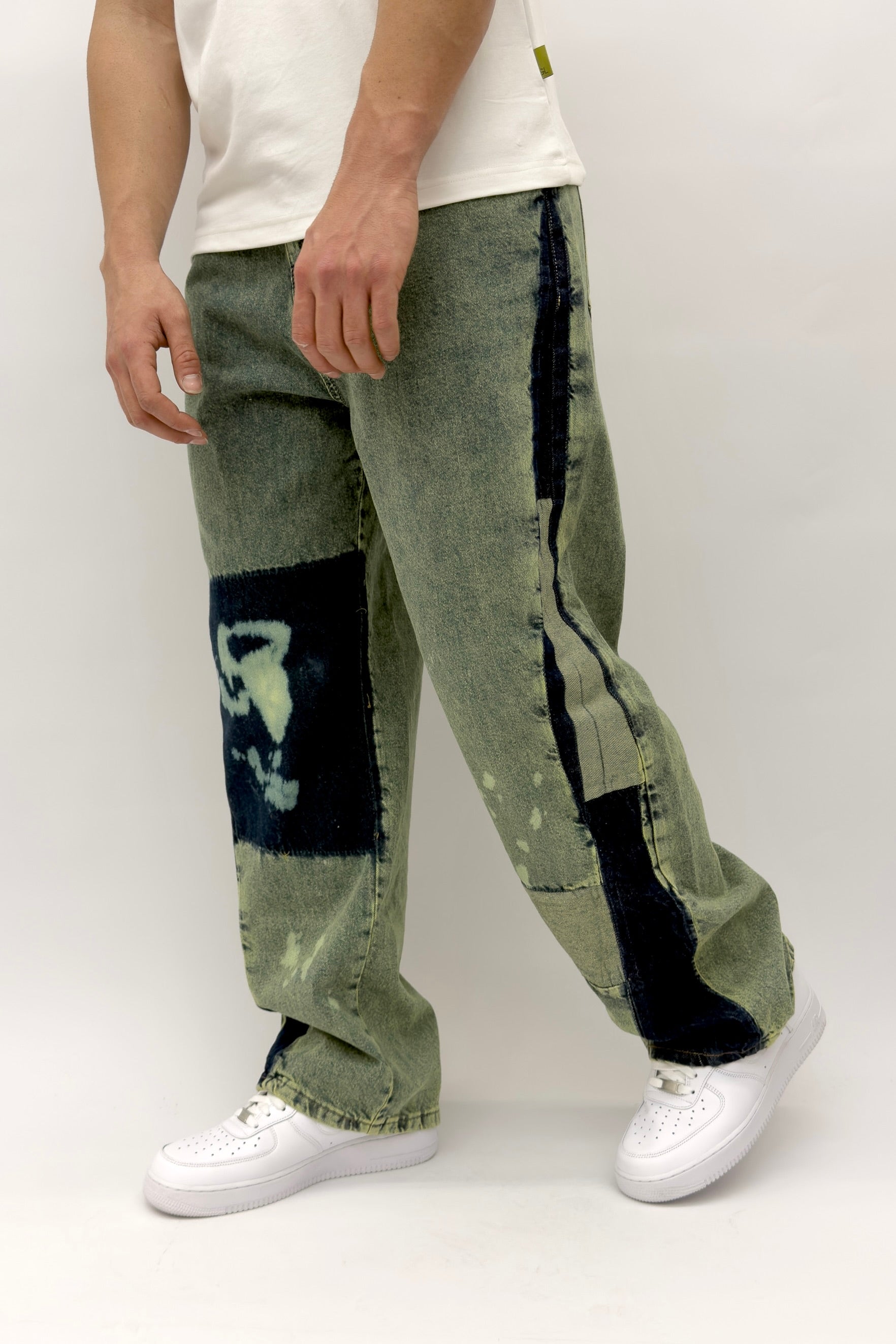 ג'ינס בגזרת Baggy שטוף ירוק - Butterfly Sneakers