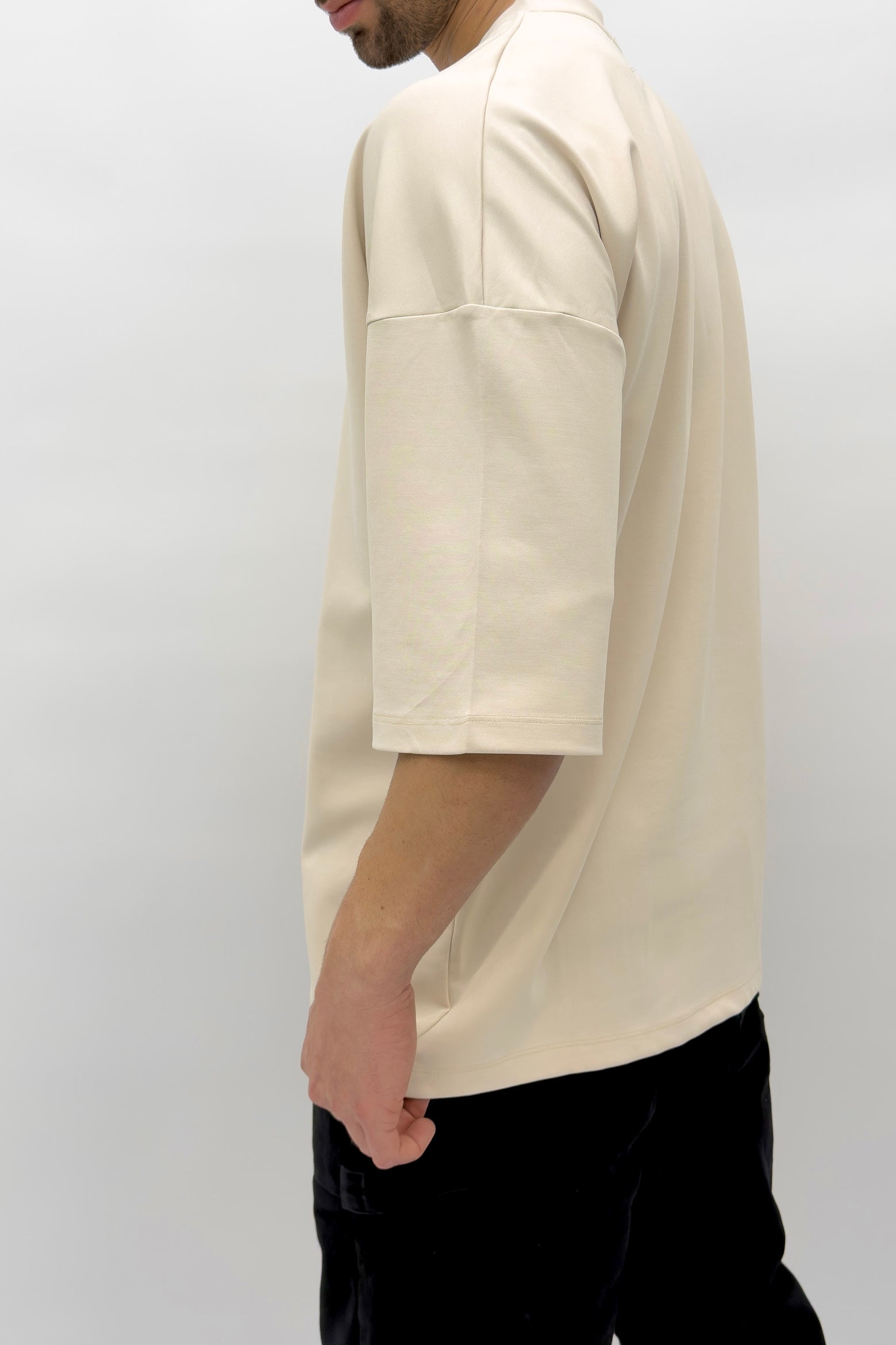 חולצה אוברסייז קרם - Butterfly Sneakers