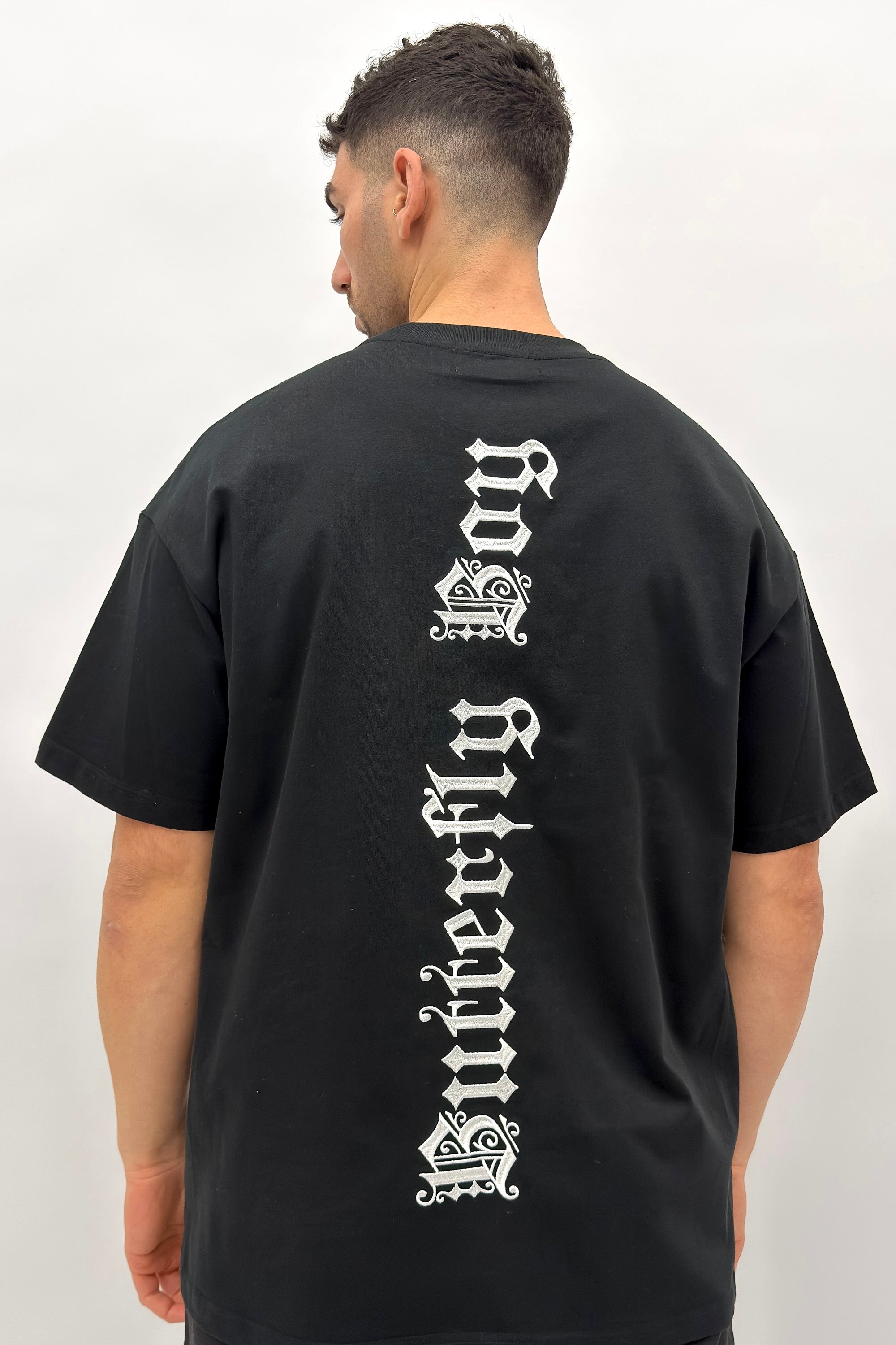 חולצה טי שרט שרוול קצר OS שחורה - Butterfly Sneakers