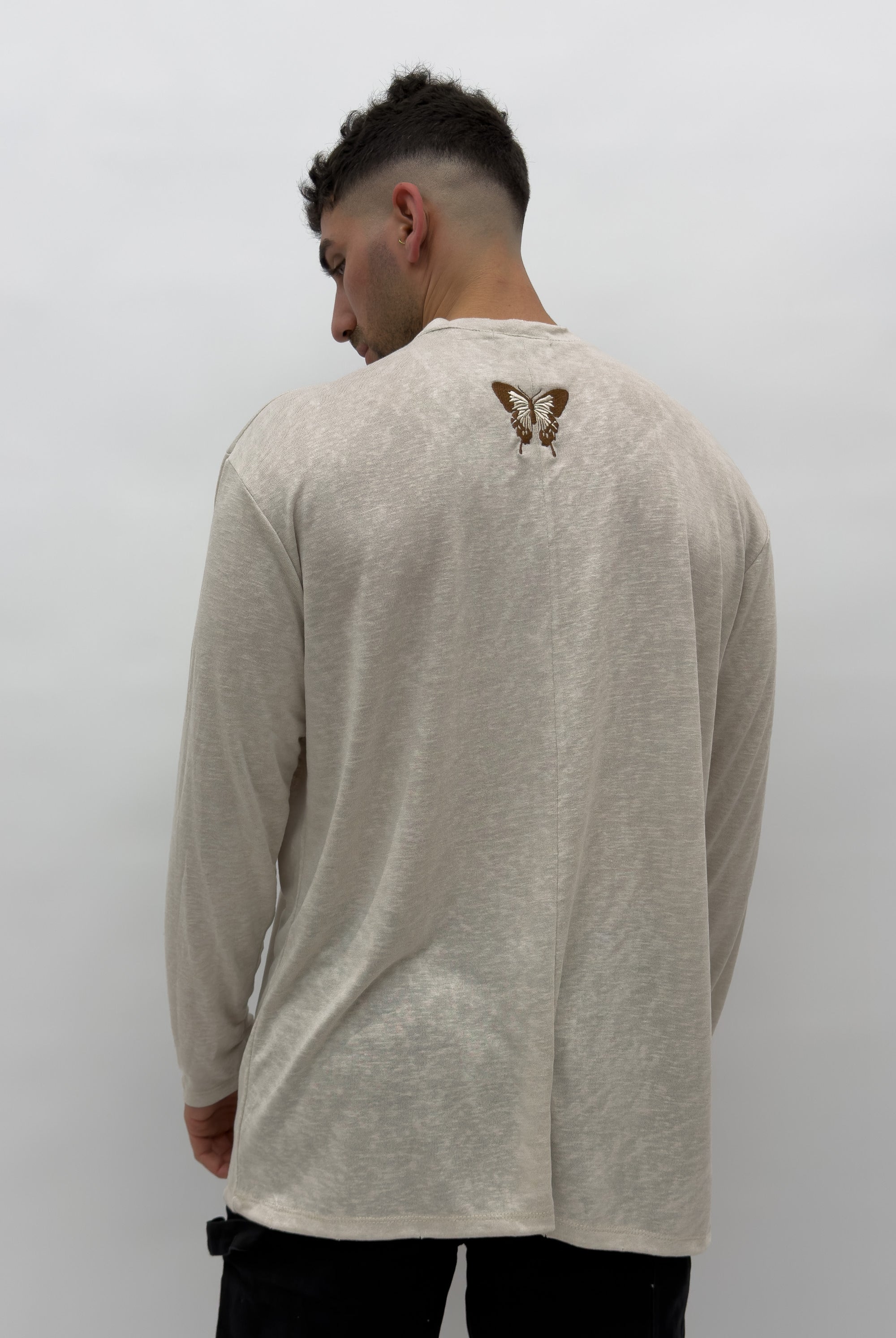 חולצת פשתן שרוול ארוך - Butterfly Sneakers