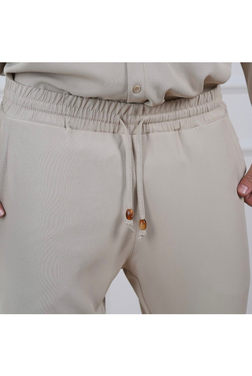 Elegant New York Pants - Beige - Butterfly Sneakers