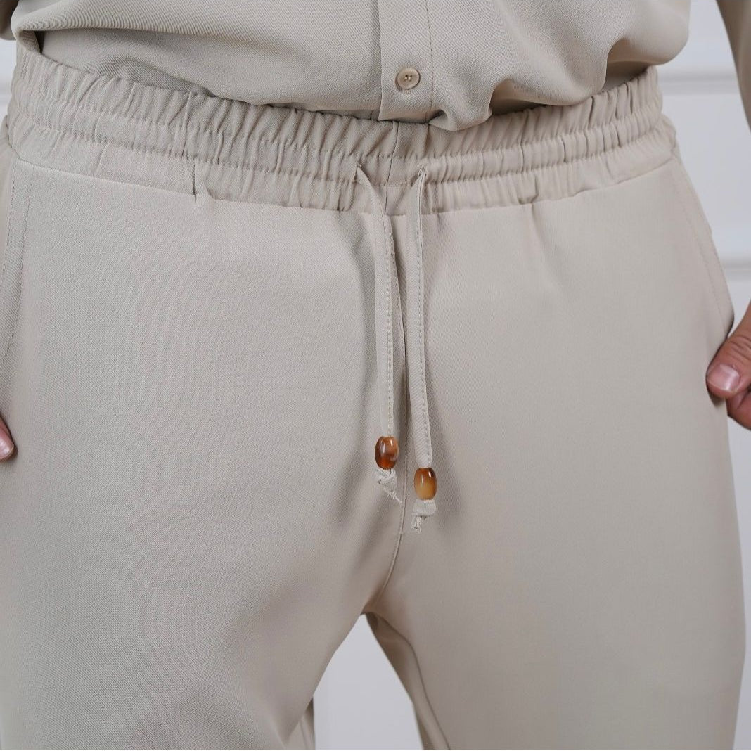 Elegant New York Pants - Beige - Butterfly Sneakers