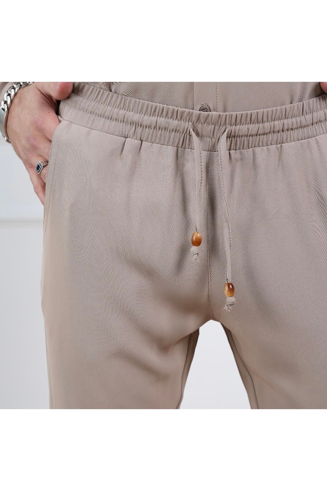 Elegant New York Pants - Beige - Butterfly Sneakers