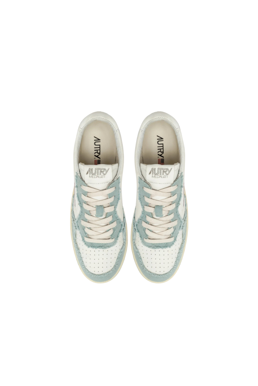 WHITE & LIGHT BLUE סניקרס - Butterfly Sneakers