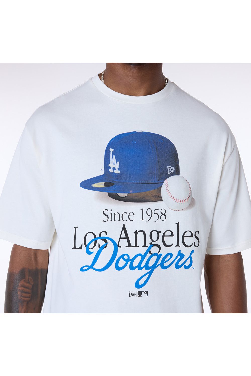 LA חולצת טי שרט שרוול קצר שמנת - Butterfly Sneakers