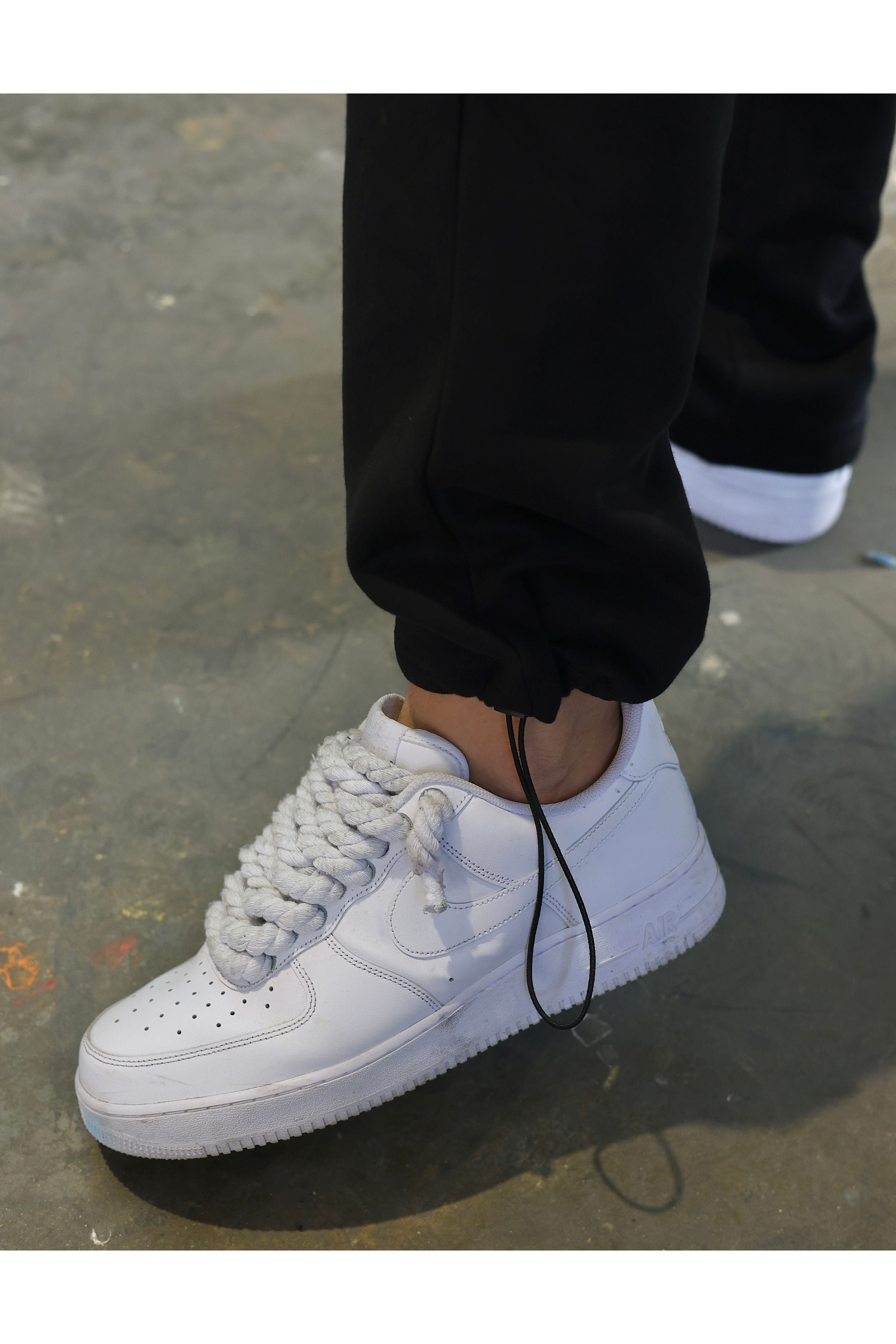 מכנסיים OS BUTTERFLY BLK עם רקמה - Butterfly Sneakers