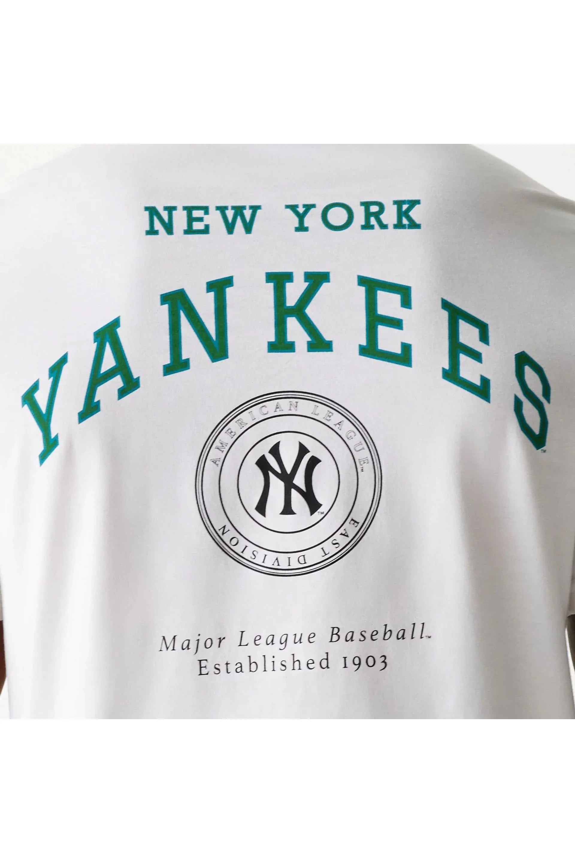 New York Yankees MLB Arch חולצת טי שרט שרוול קצר - Butterfly Sneakers