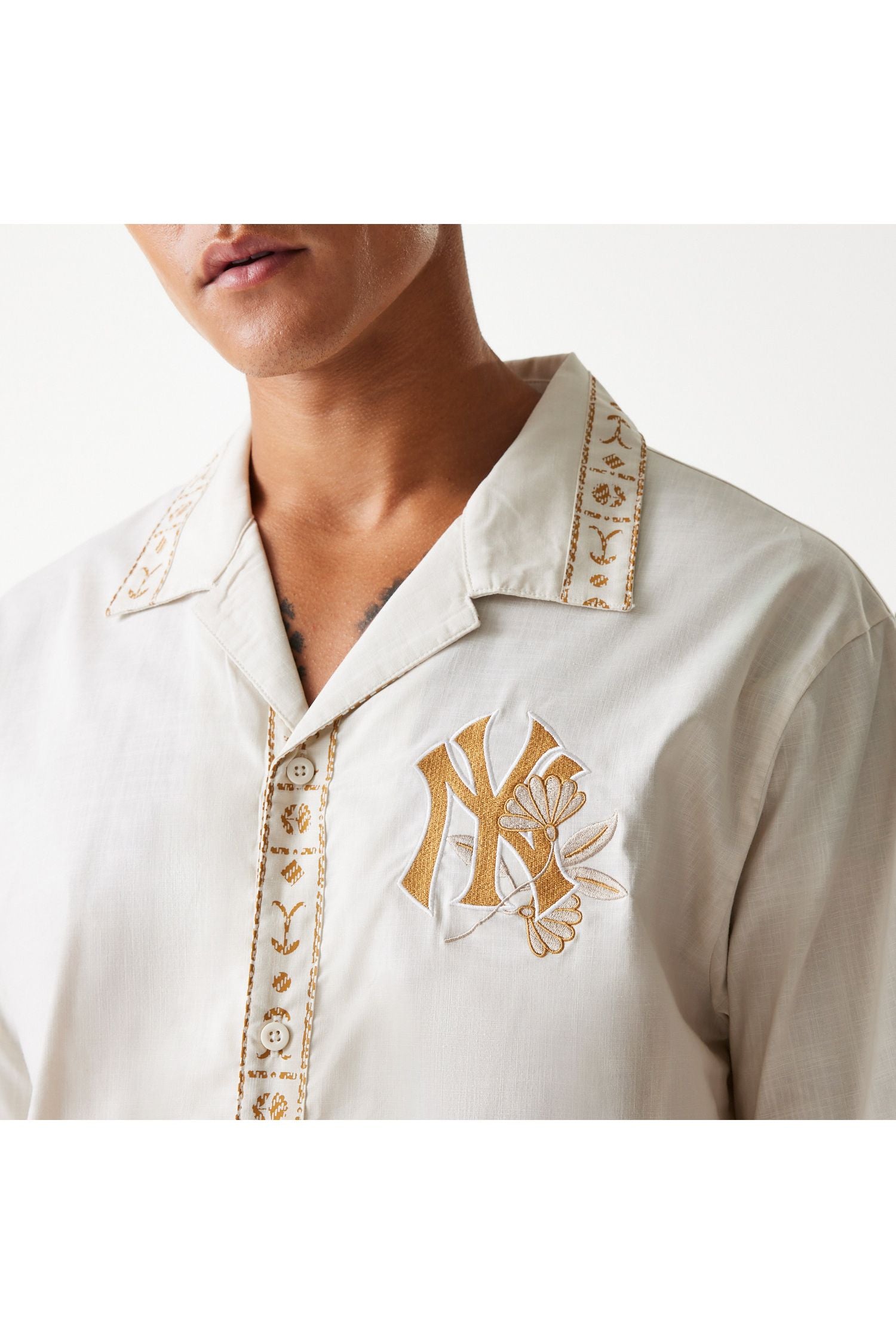 New York Yankees MLB Taping חולצה מכופתרת שרוול קצר - Butterfly Sneakers