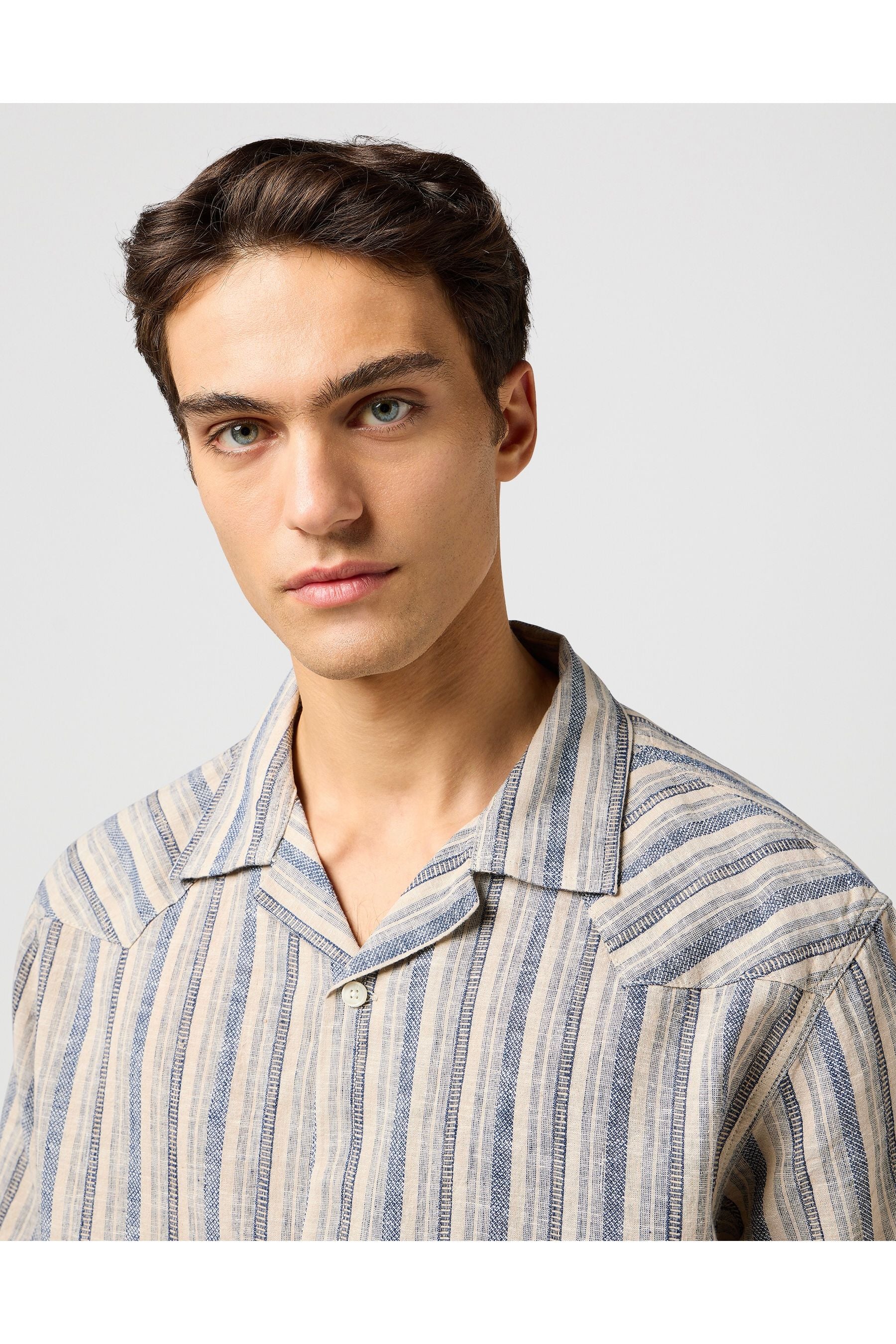 RESORT חולצה מכופתרת פסים שרוול קצר - Butterfly Sneakers