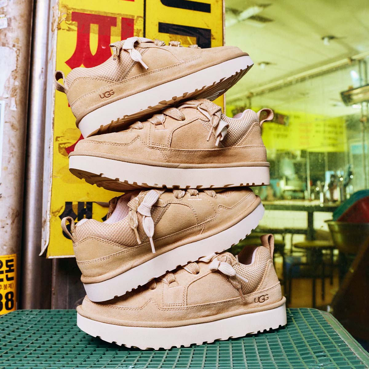 סניקרס לואמל בז UGG