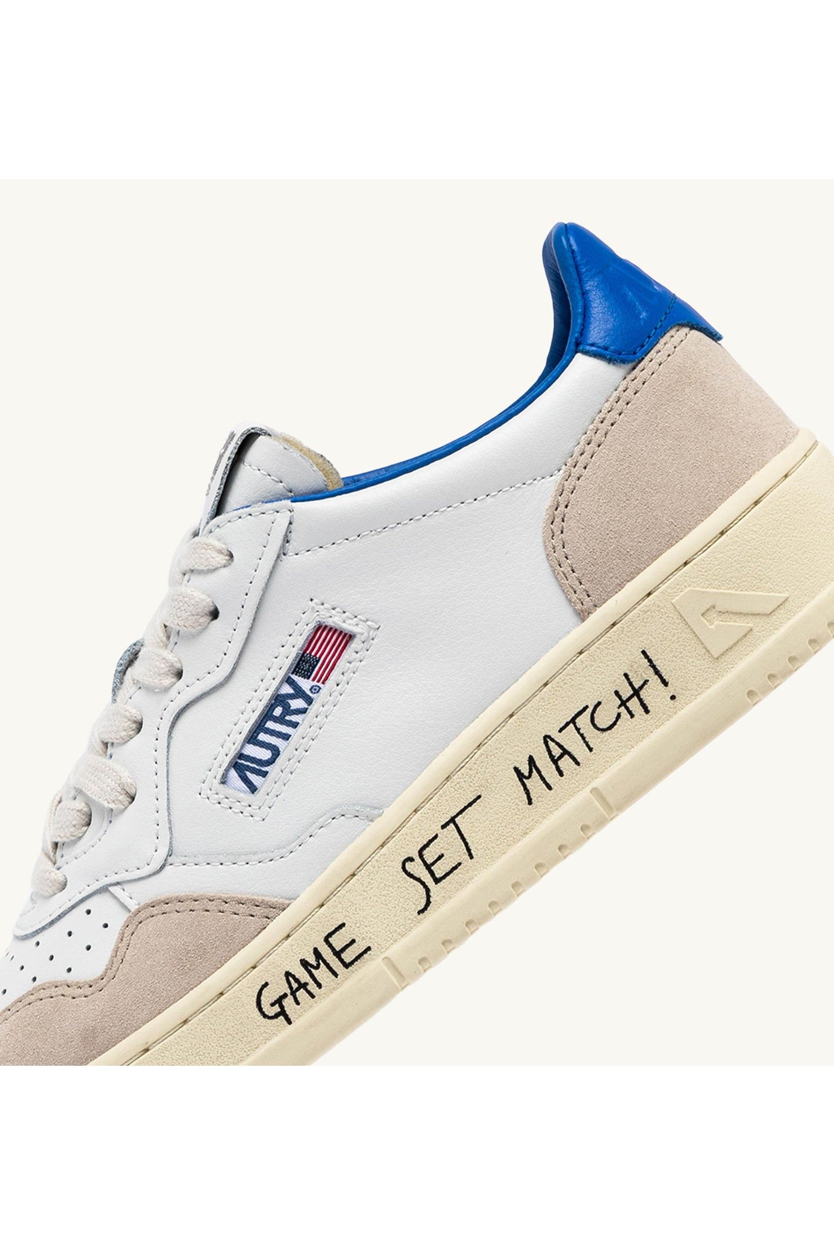 MEDALIST LOW SNEAKERS IN WHITE AND PALACE BLUE LEATHER AND SUEDE WITH LETTERING - Butterfly Sneakers