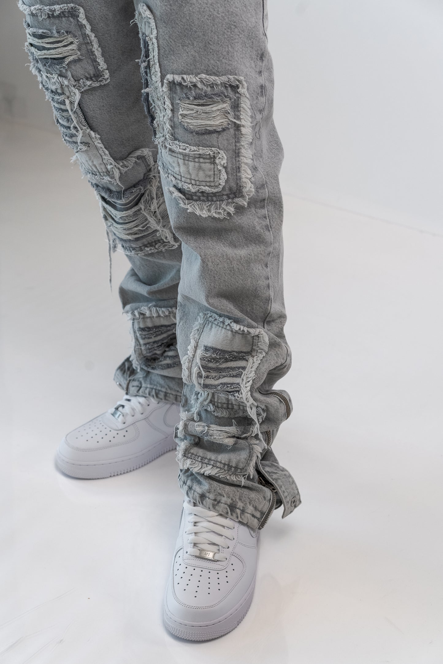 גינס בגזרת Baggy שטוף בשילוב קרעים אפור