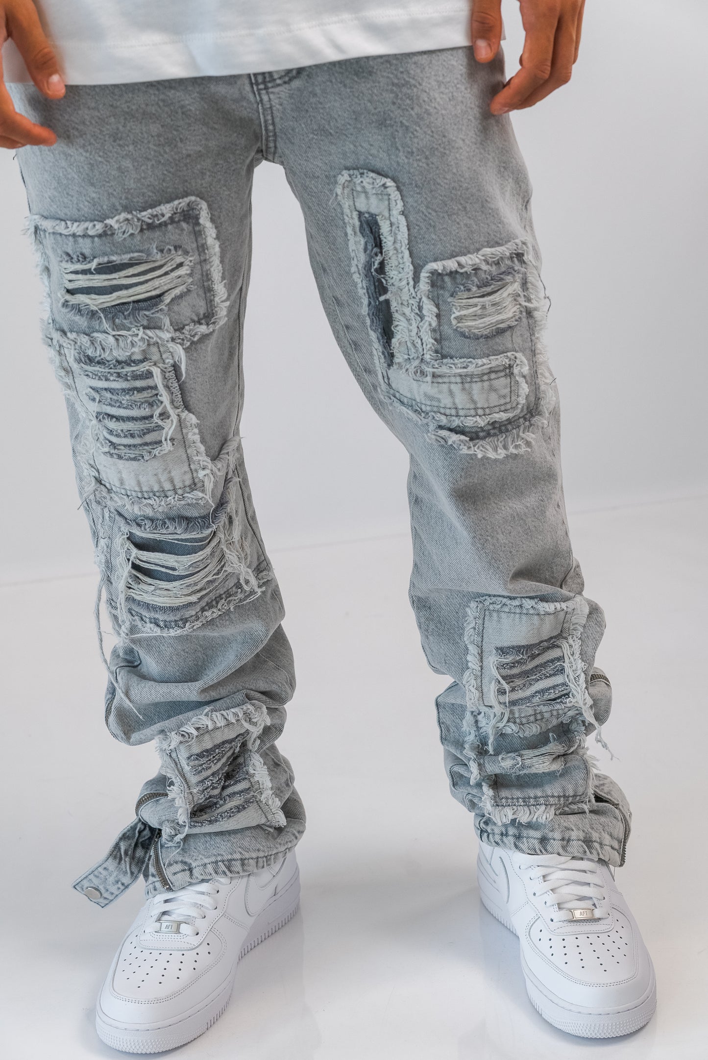 גינס בגזרת Baggy שטוף בשילוב קרעים אפור