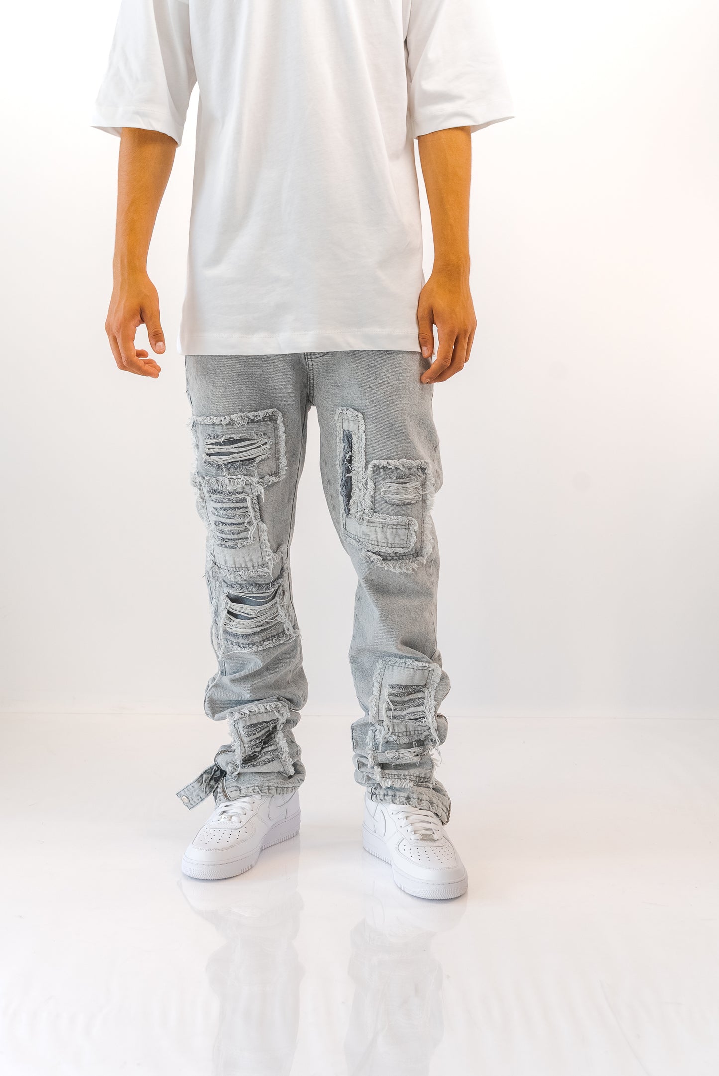 גינס בגזרת Baggy שטוף בשילוב קרעים אפור