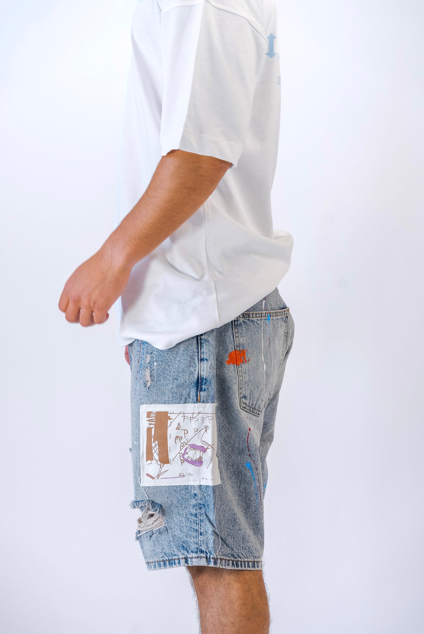 מכנסי ג'ינס ברמודה BAGGY עם פאצ'ים