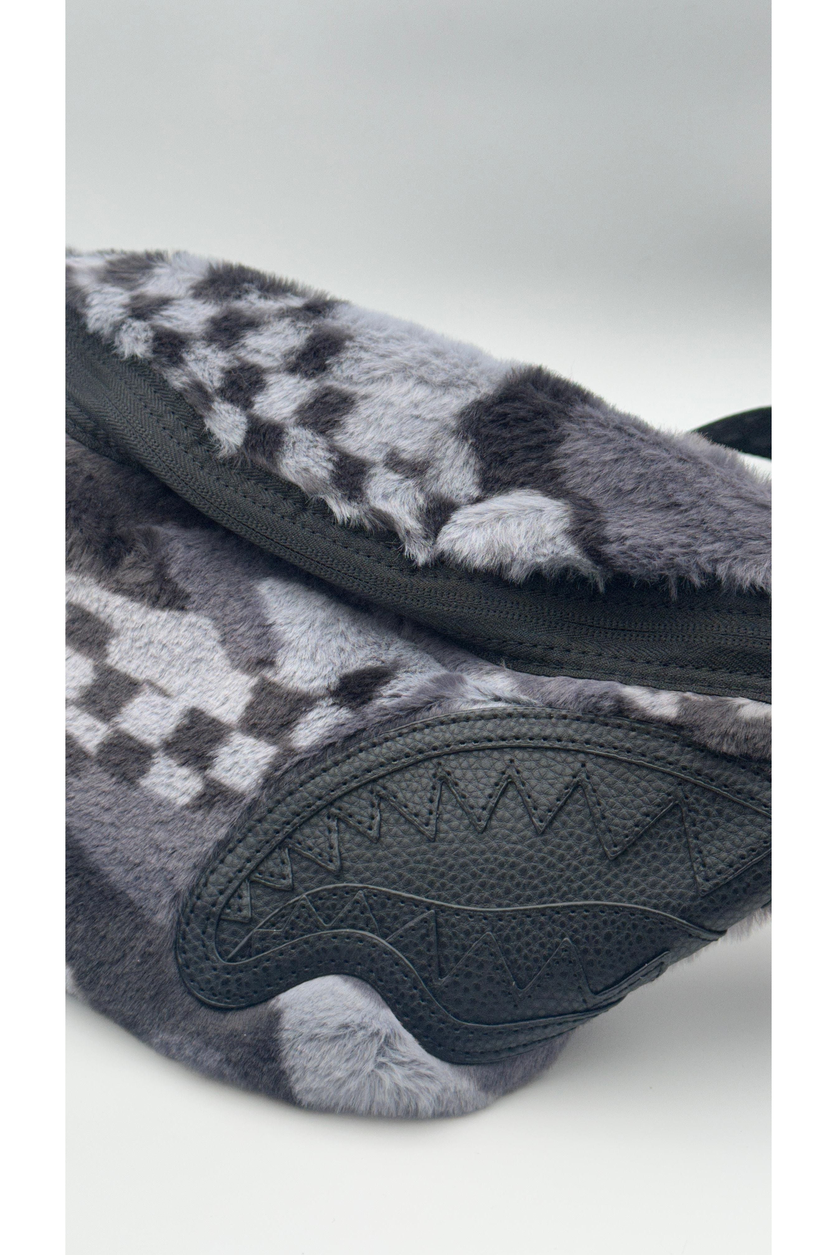 SPRAYGROUND FLOCK 3AM SAVVY CROSSBODY - Butterfly Sneakers