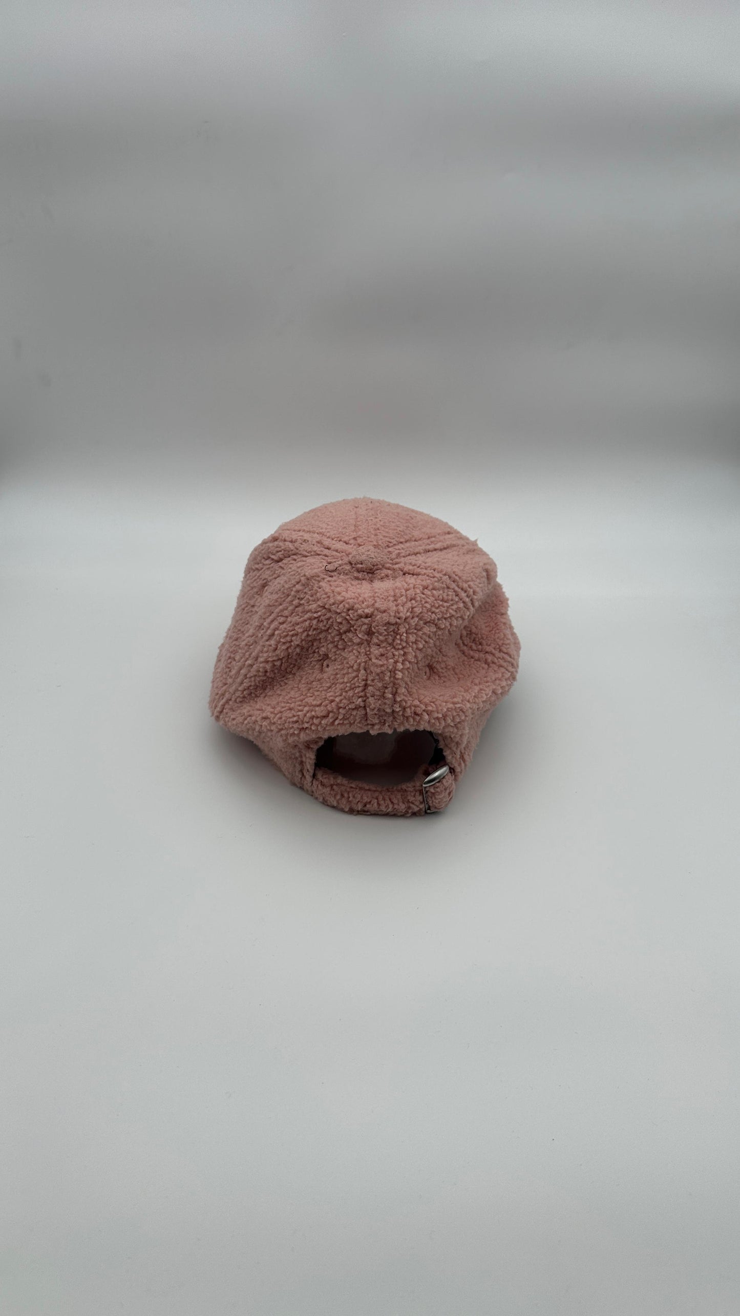 New Era 9Forty cap in pink teddy with tonal NEW YORK - Butterfly Sneakers