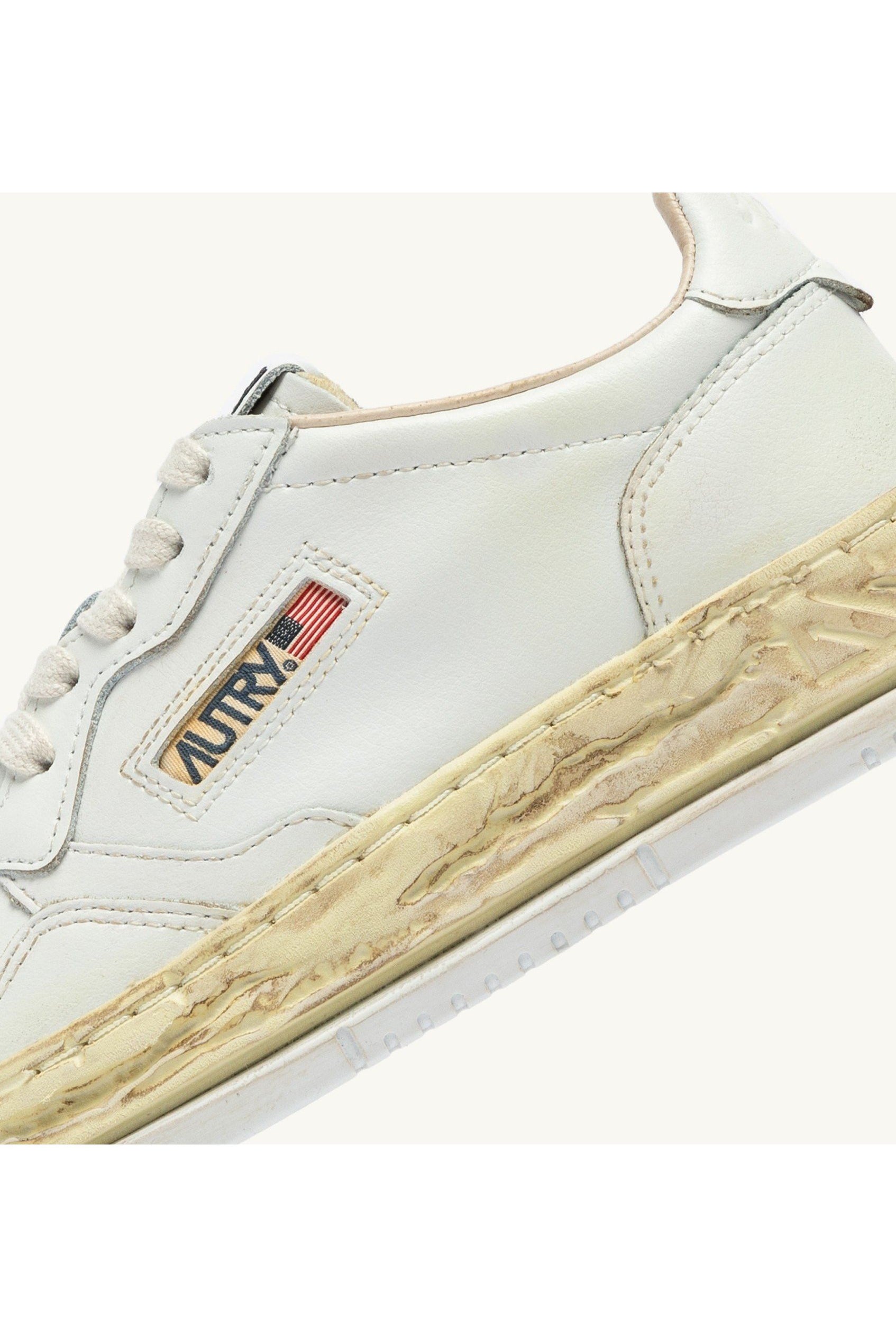 AUTRY X MAISON MSUPVINT LOW MAN MIHARA YASUHIRO WHITE - Butterfly Sneakers