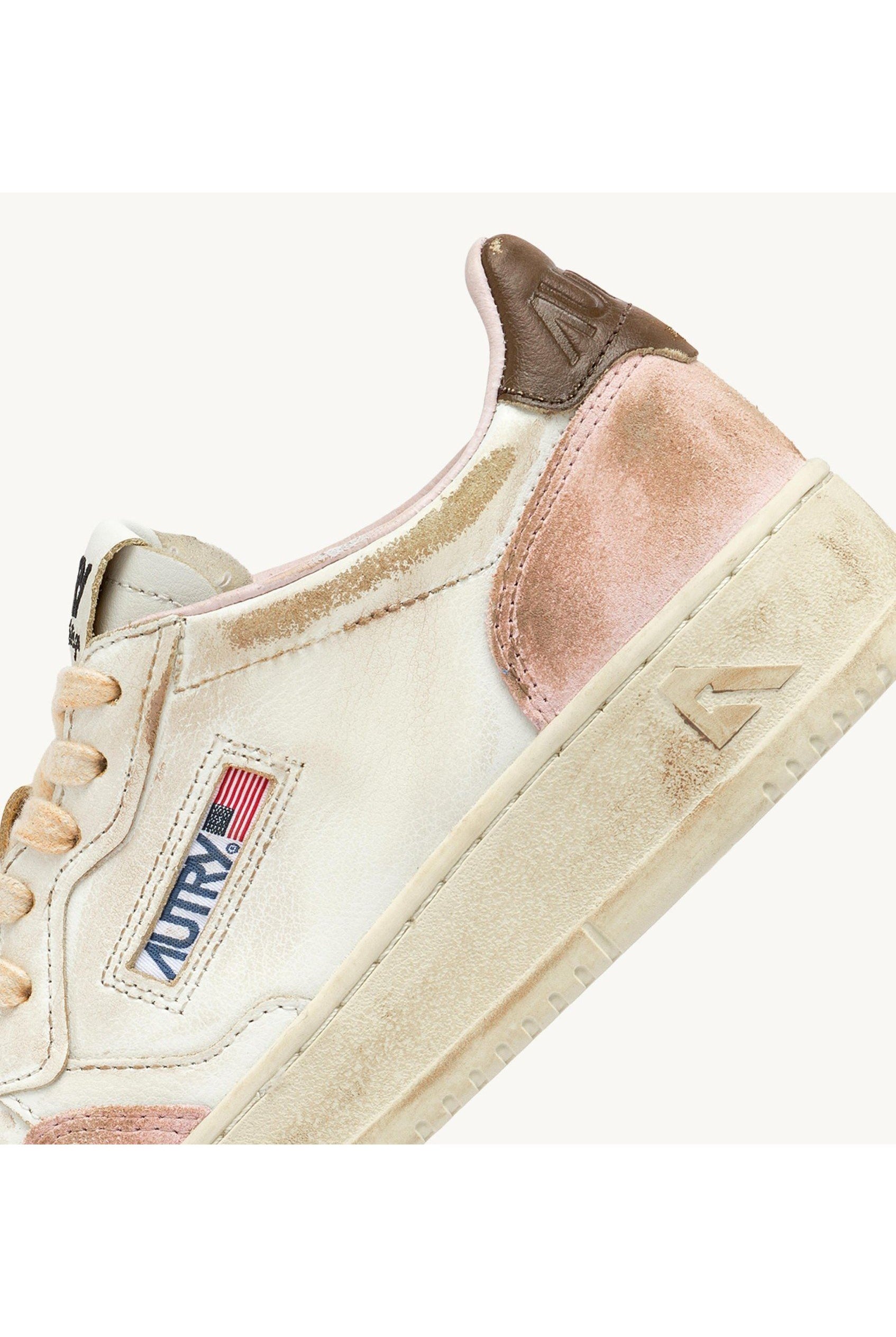 MEDALIST LOW SUPER VINTAGE SNEAKERS IN NUDE AND SEPIA LEATHER SUEDE - Butterfly Sneakers