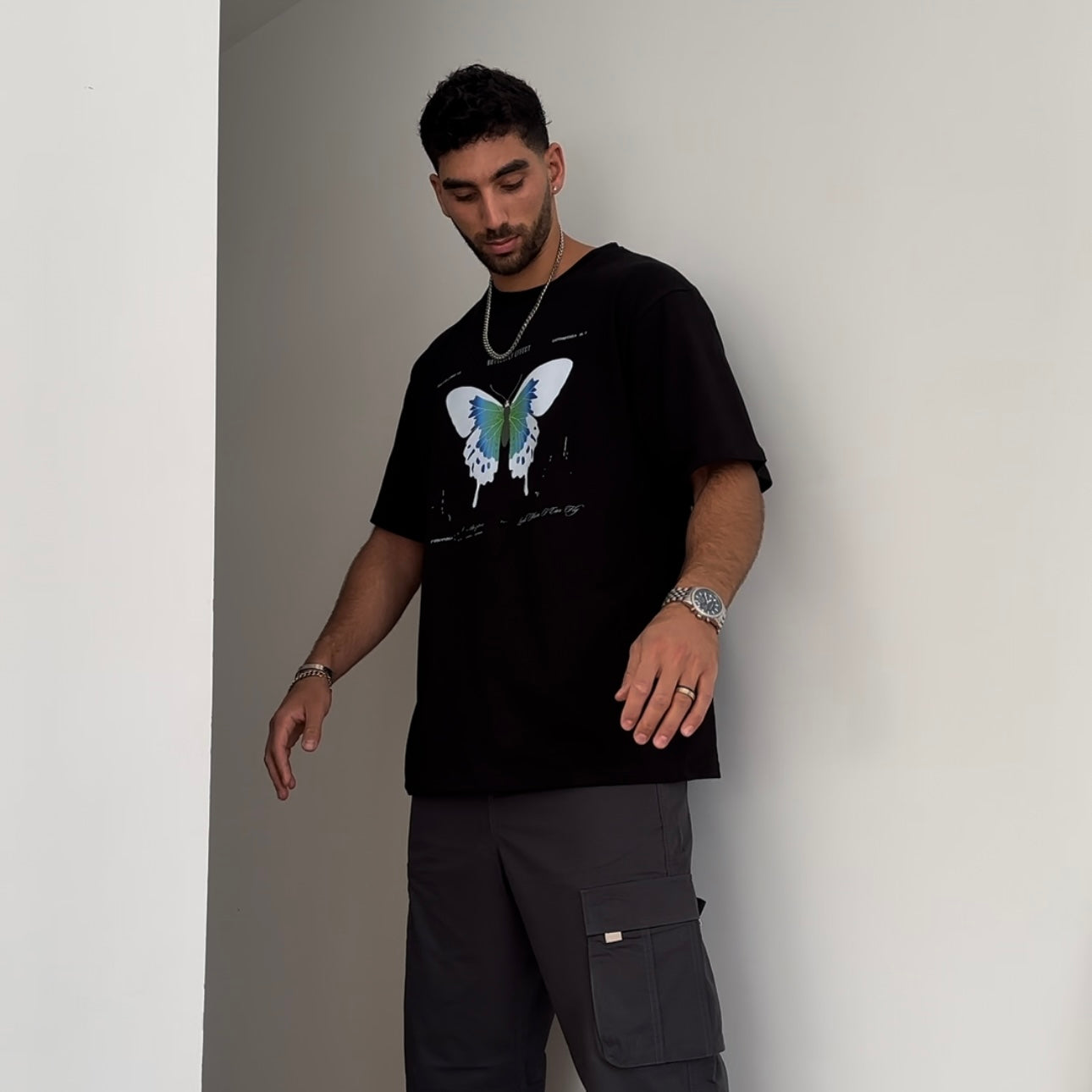 Black T-shirt - Butterfly Sneakers