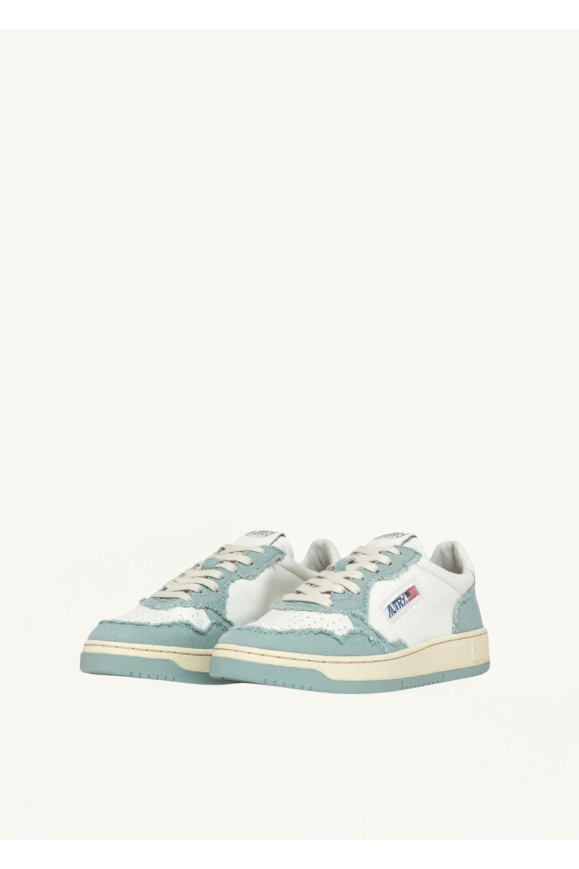 WHITE & LIGHT BLUE סניקרס - Butterfly Sneakers