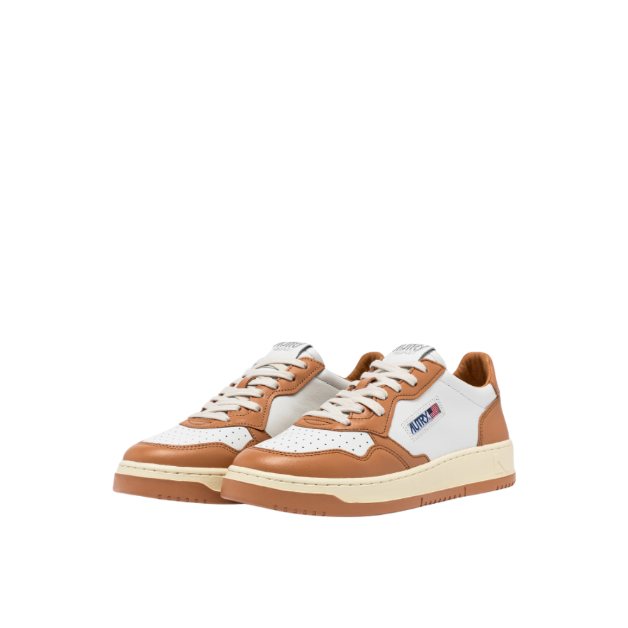 MEDALIST LOW BICOLOR SNEAKERS IN WHITE AND SAND STORM LEATHER