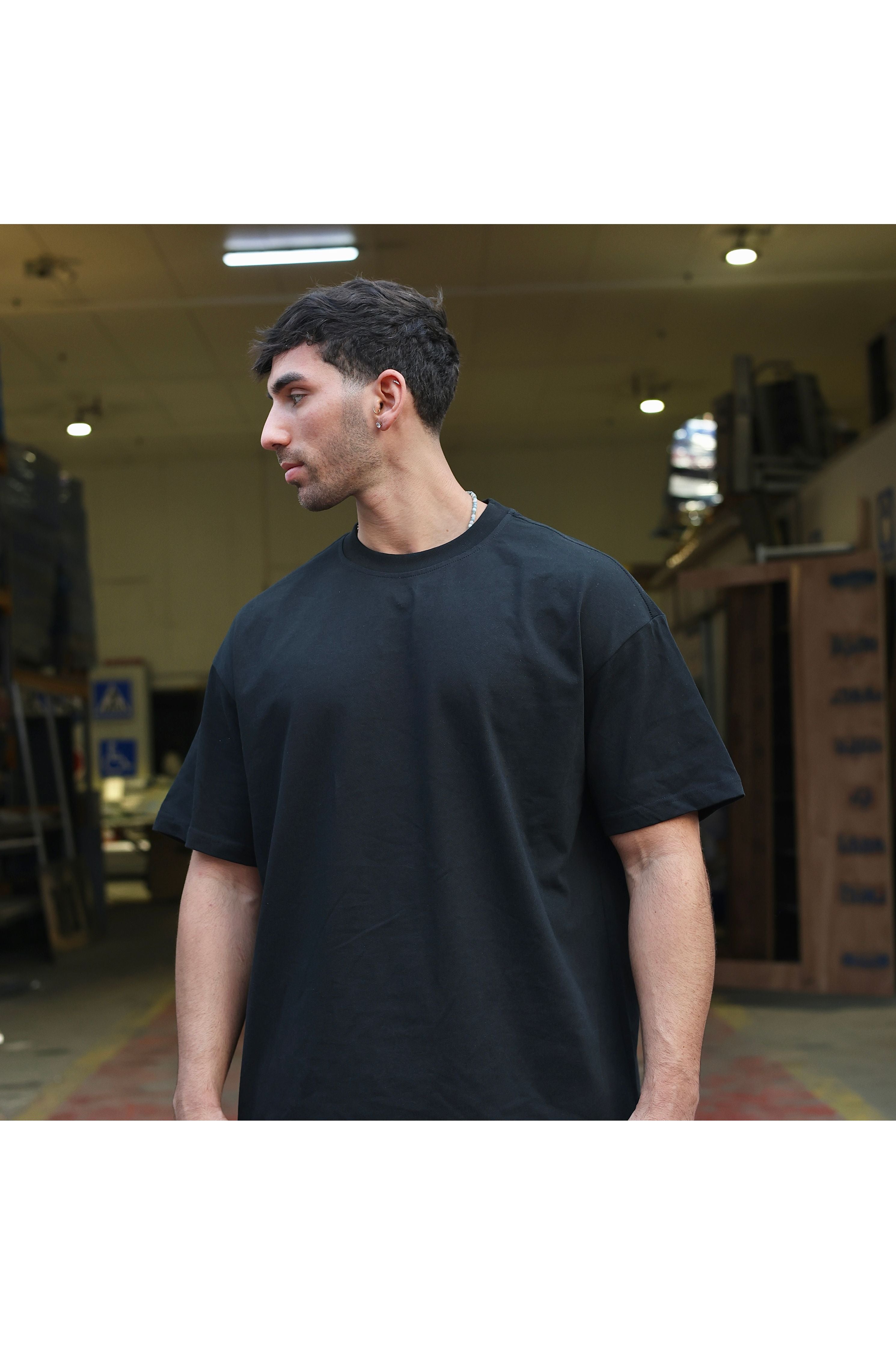 חולצה טי שרט שרוול קצר OS שחורה - Butterfly Sneakers